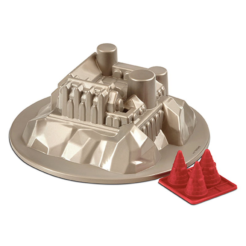 Hardcover Harry Potter: Hogwarts in the Snow Cake Pan Set by Insight Editions, featuring detailed snowy Hogwarts illustration.
