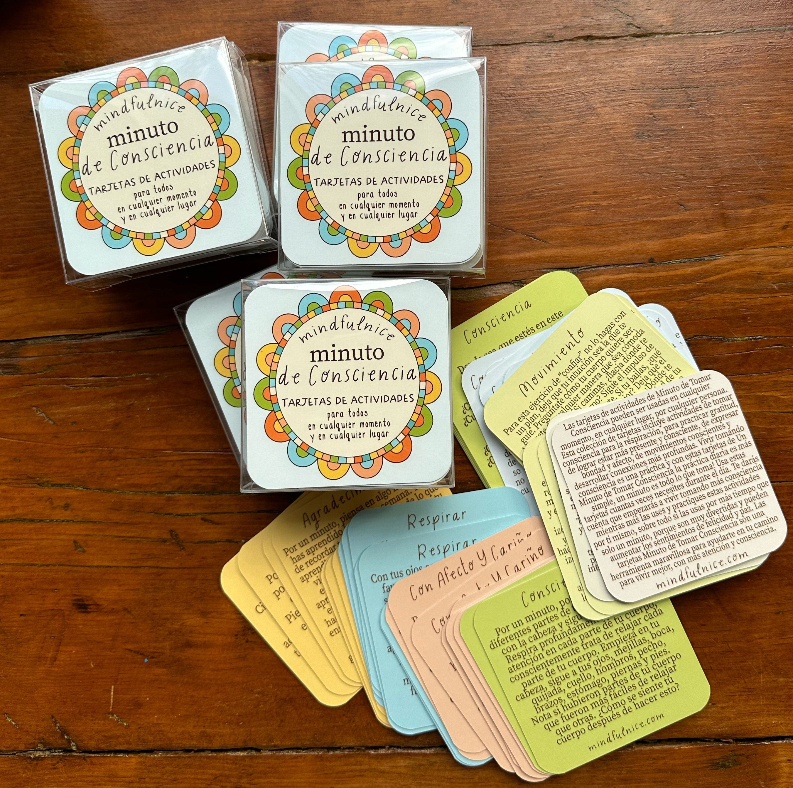 Mindfulnice Mindful Minute Activity Cards in Spanish, a mindful deck for meditation and relaxation, displayed with colorful card design.