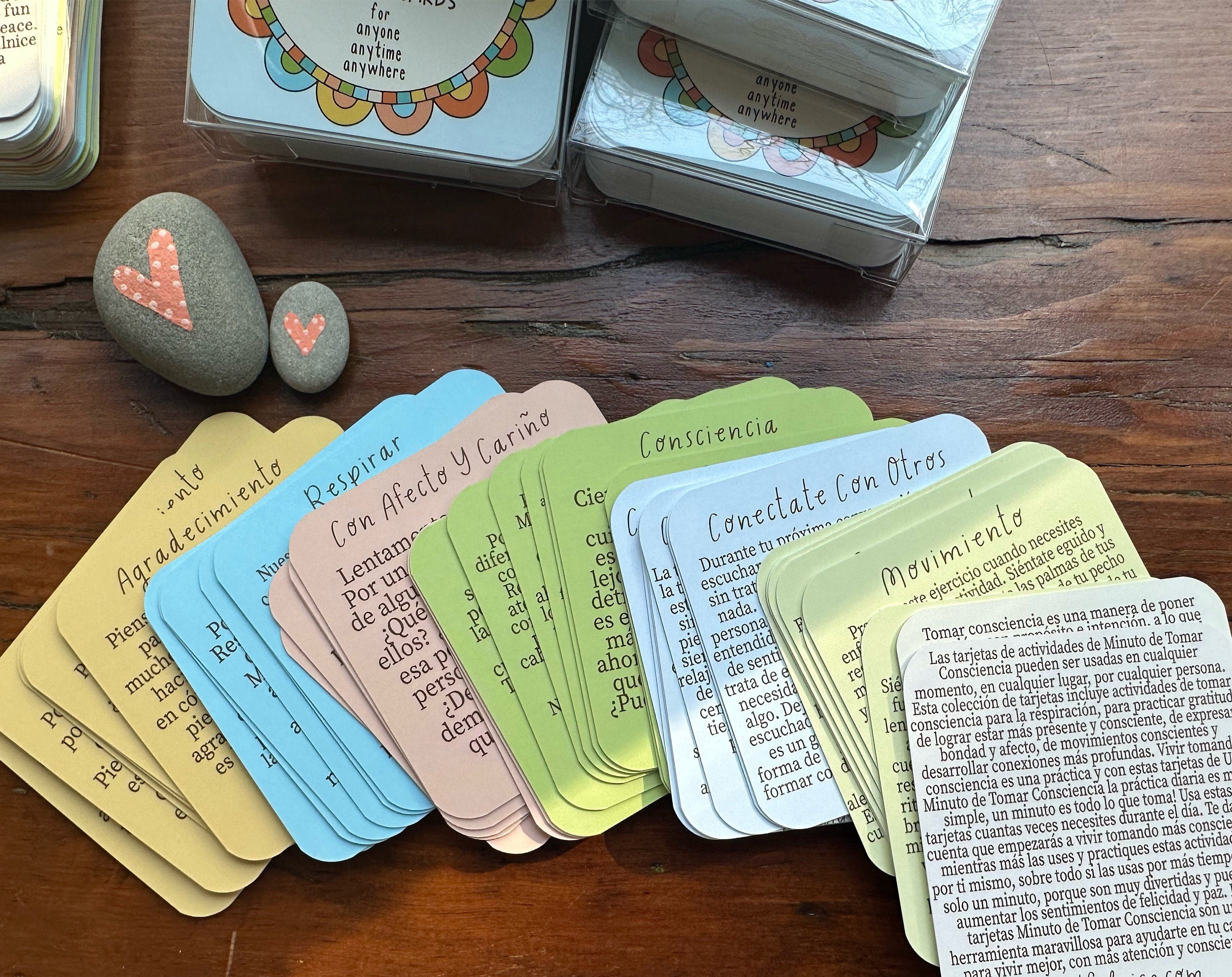 Mindfulnice Mindful Minute Activity Cards in Spanish, a mindful-deck with engaging cards for mindfulness practice.