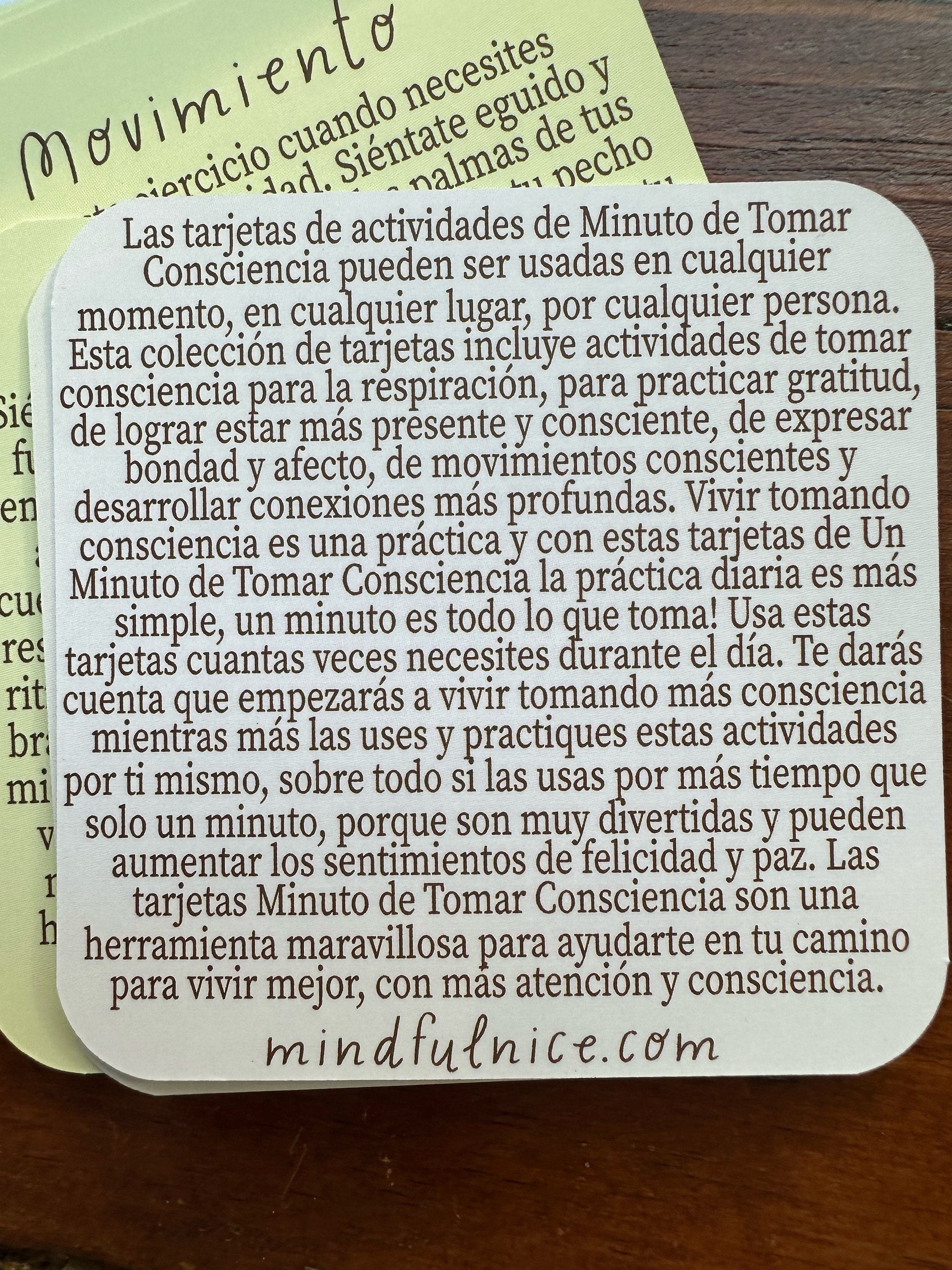 Mindfulnice Mindful Minute Activity Cards in Spanish, a mindful-deck with engaging cards for mindfulness practice and daily reflection.