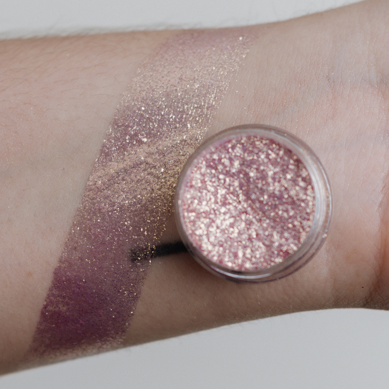 NABA Cosmetics USA Atenea Pigment eyeshadow in a vibrant, shimmering shade with a smooth, blendable texture.