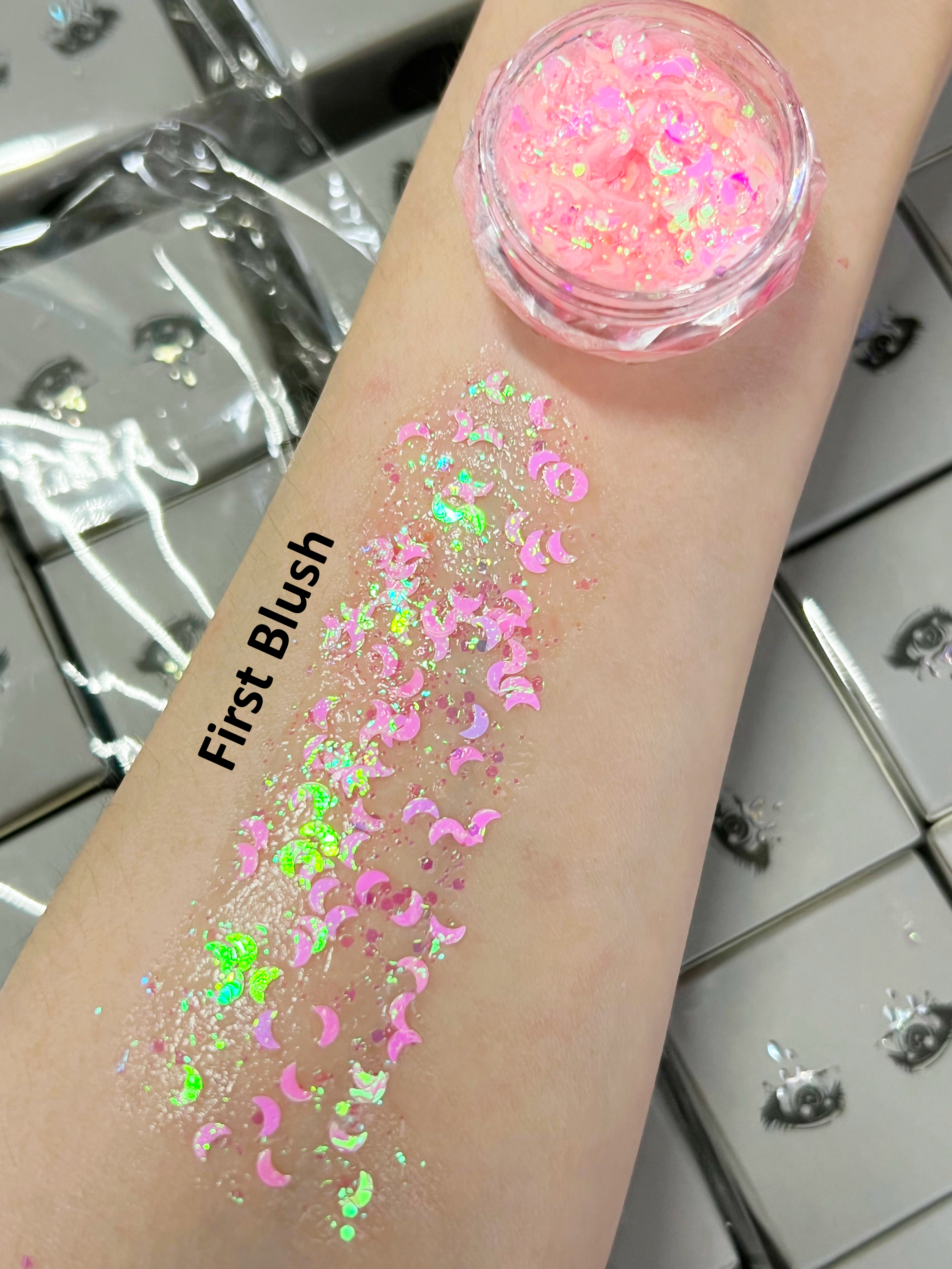 Nekoyanin Gel Glitter Tears in a jar with shimmering gold glitter, perfect for nail art and creative makeup looks.