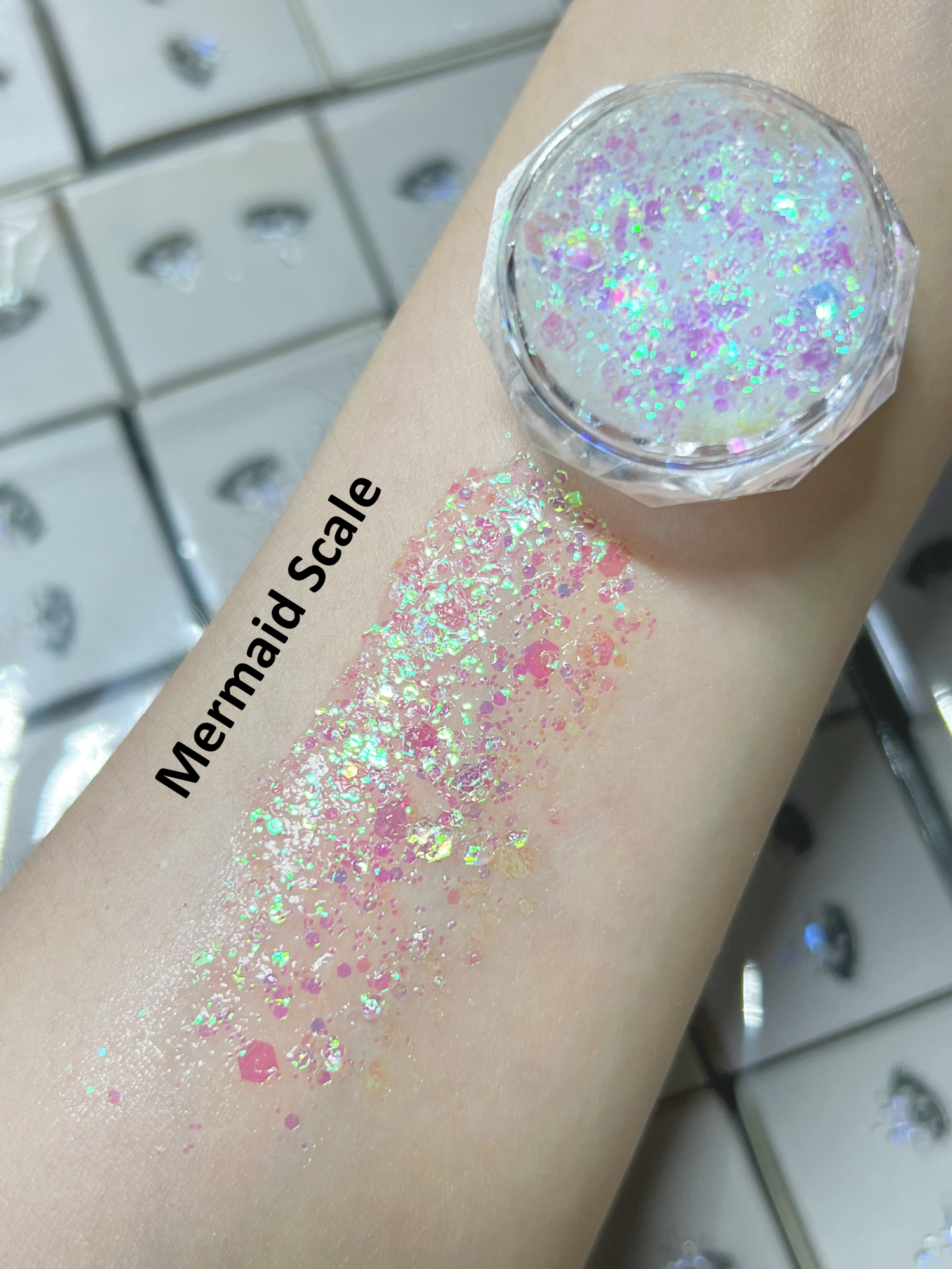 Nekoyanin Gel Glitter Tears in a jar with shimmering gold glitter, showcasing vibrant, sparkling gel for creative makeup or nail art.