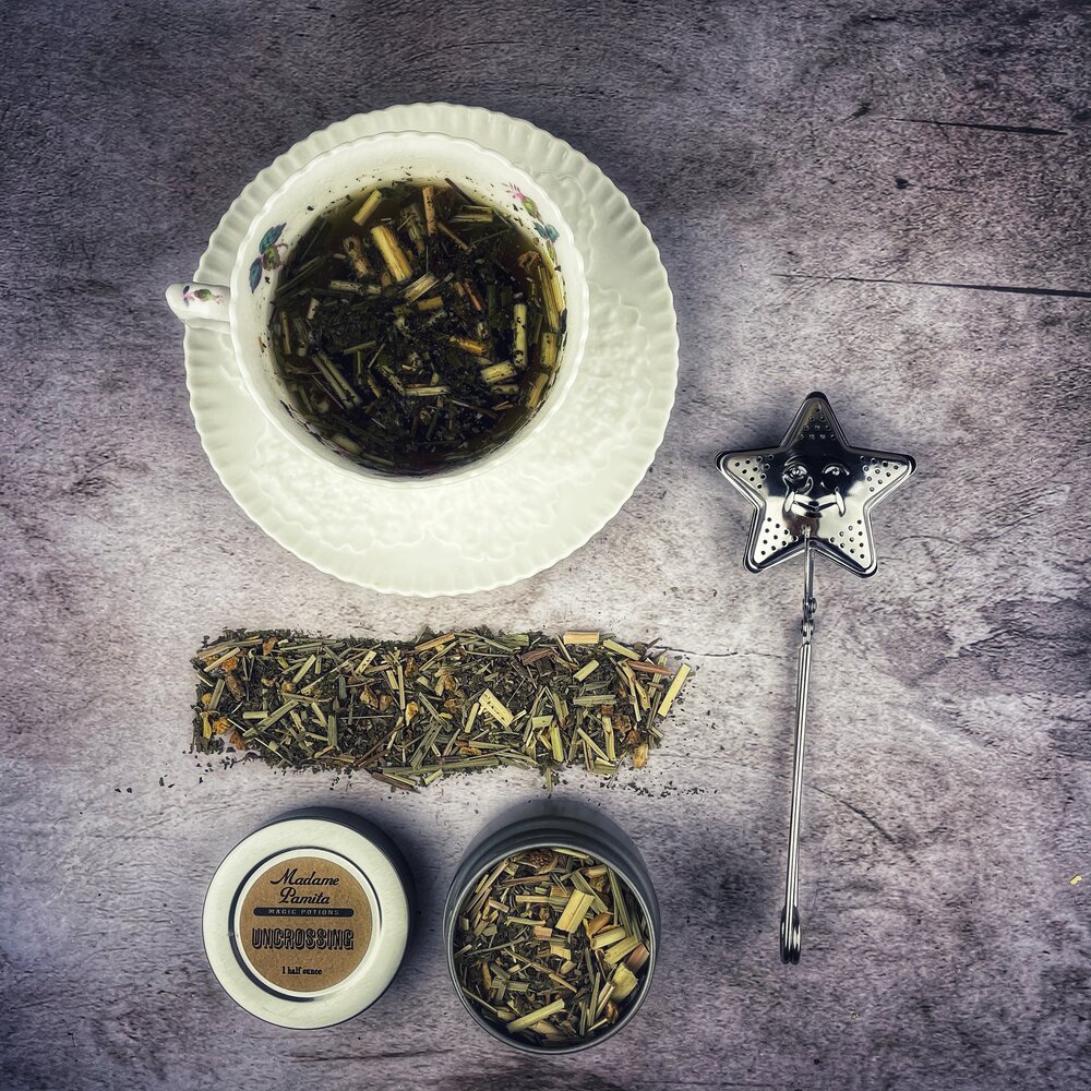 Parlour of Wonders Uncrossing Potion Spell Kit with 15 potion sachets for clearing negative energy and spiritual cleansing.