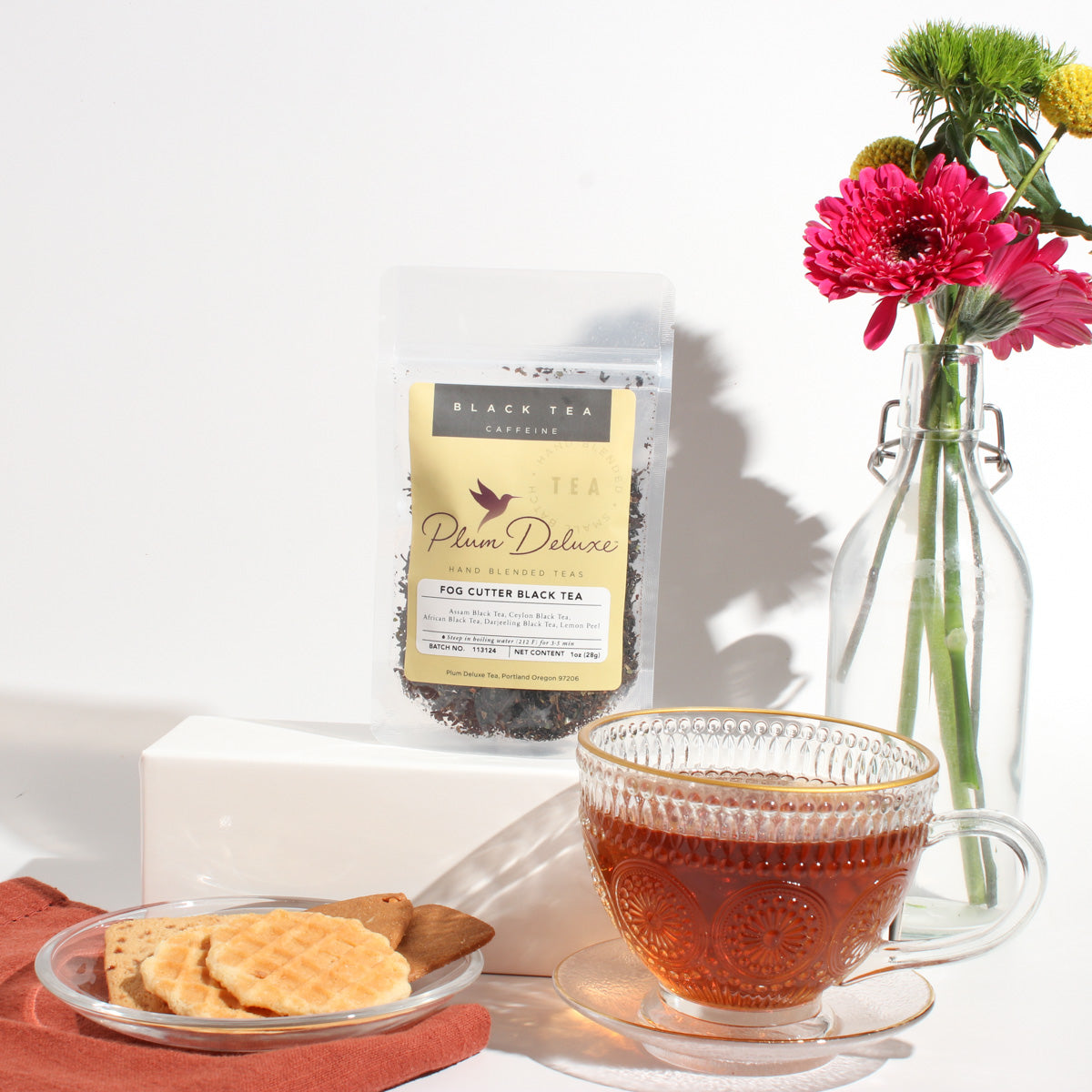 Plum Deluxe Fog Cutter Black Tea with Irish Breakfast flavor and a hint of lemon, shown in an 1 oz package.