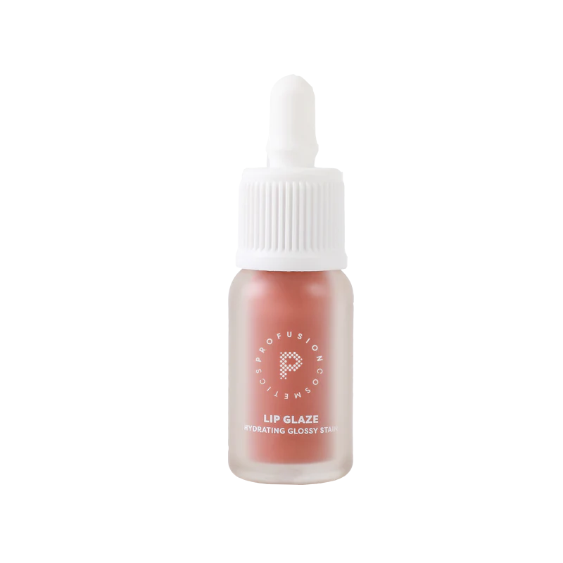 Profusion Cosmetics Lip Glaze Hydrating Lip Stain applied on lips with a glossy, smooth finish and warm Maple Glaze color.