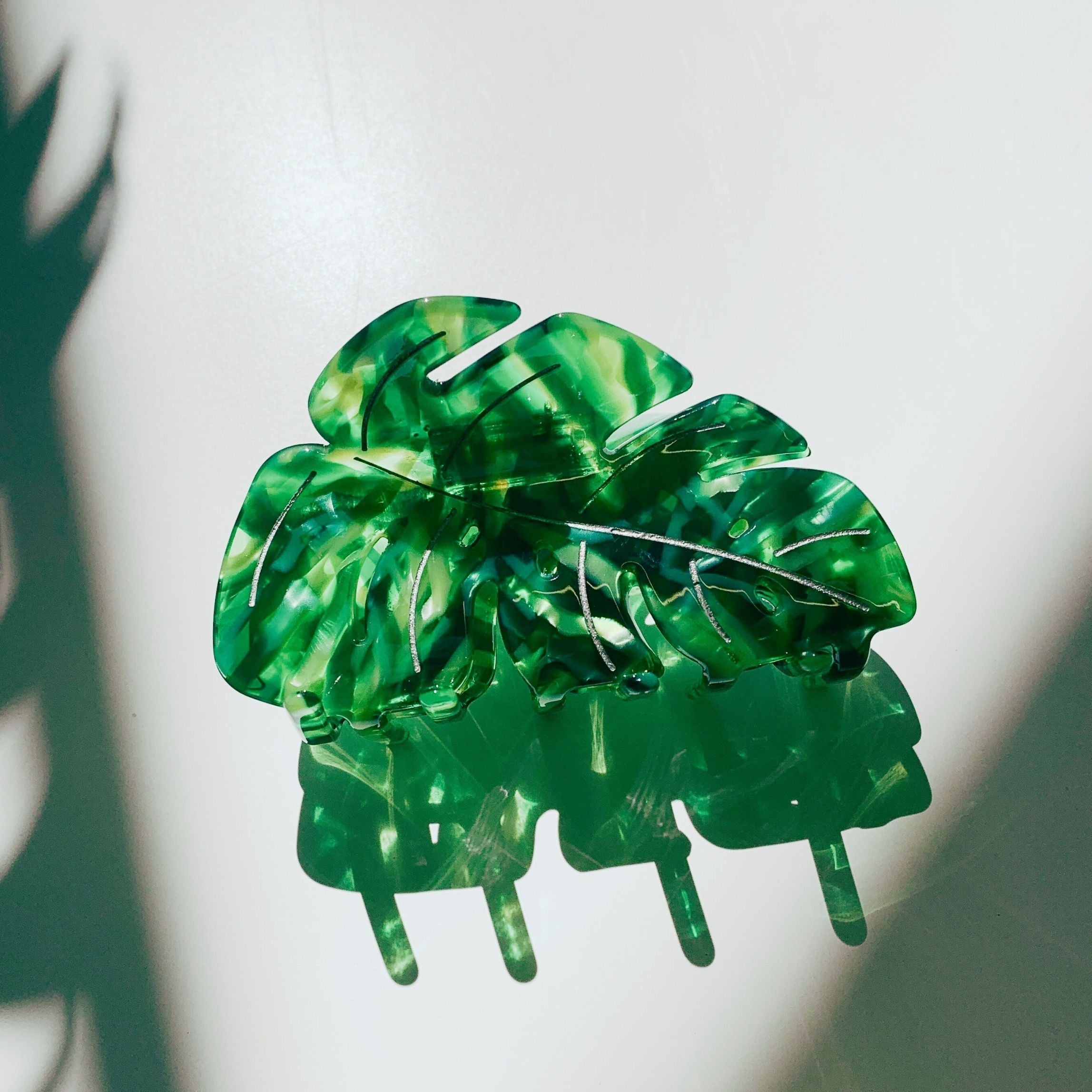 Velvet Claws Monstera leaf hair claw accessory by The Bullish Store, featuring a soft velvet finish and tropical leaf design.