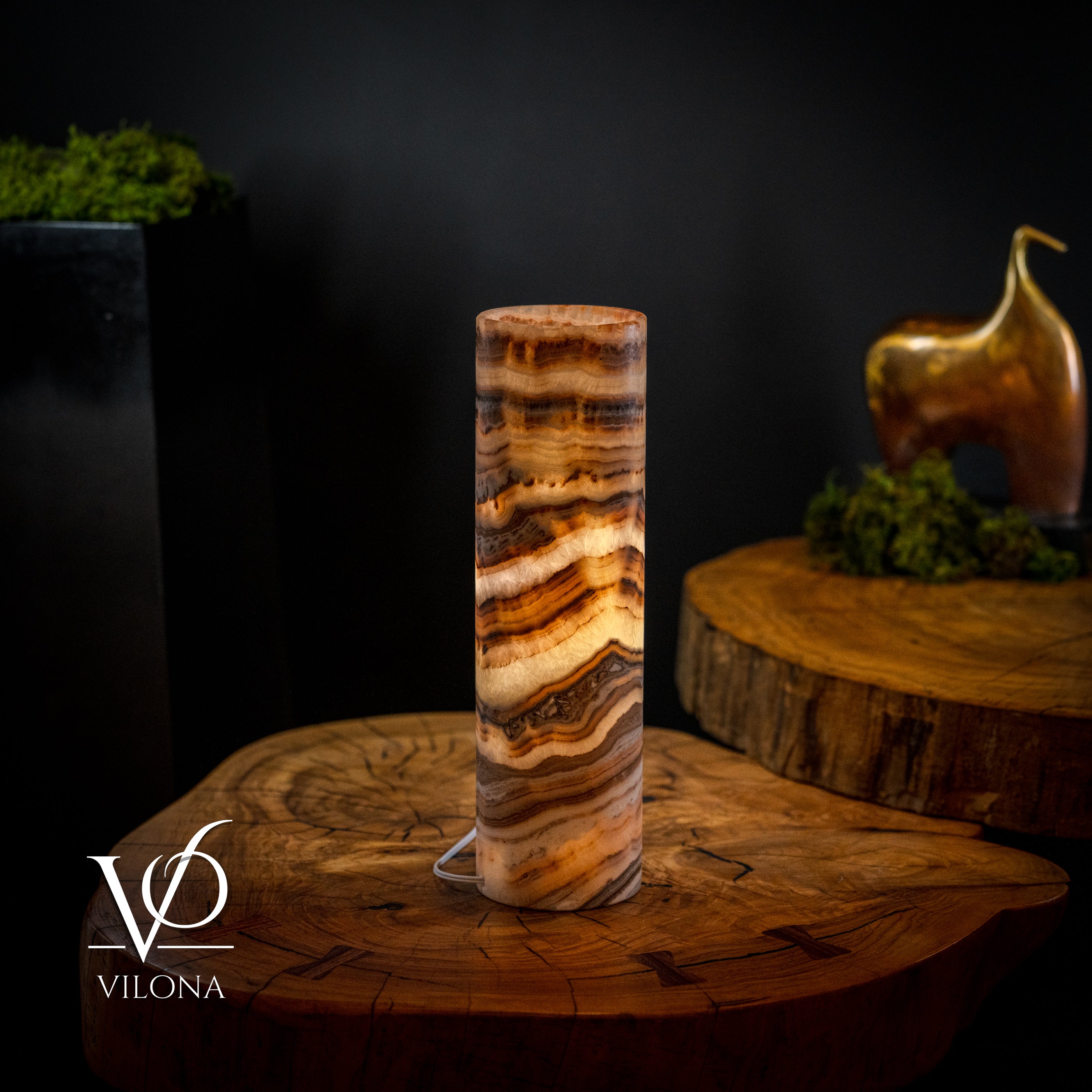 Vilona Onyx Sahara Crystal Onyx desk lamp with a sleek design, featuring a crystal and onyx base and a modern lampshade.