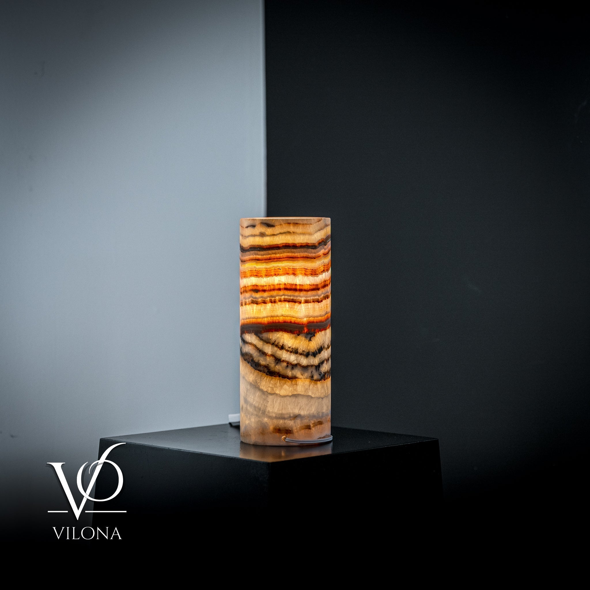 Vilona Onyx Sahara Onyx Desk Lamp, cylinder-shaped table lamp with black and gold finish, featuring a sleek modern design.