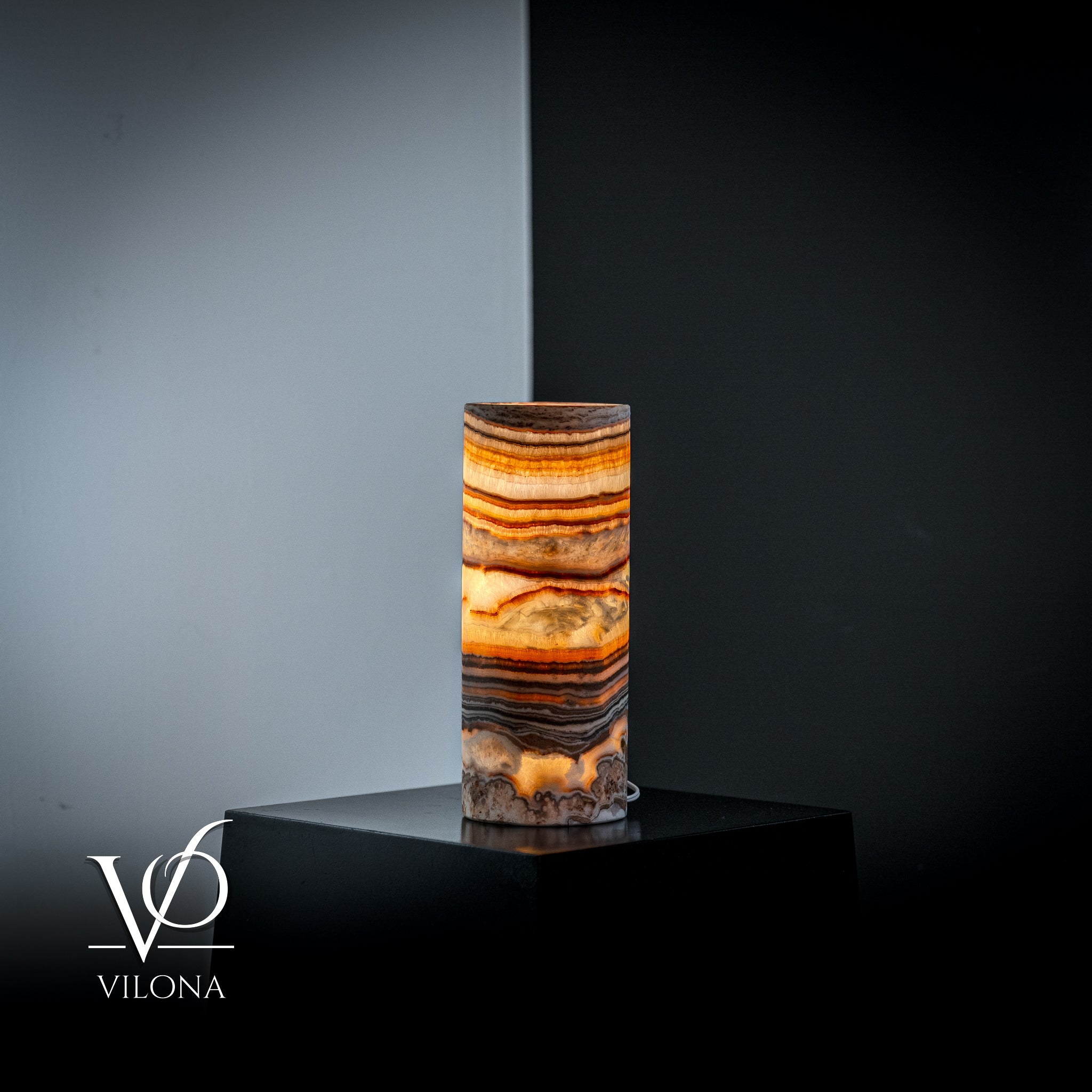 Vilona Onyx Sahara Onyx desk lamp with cylindrical shape, black and beige stone pattern, modern table lighting for décor.