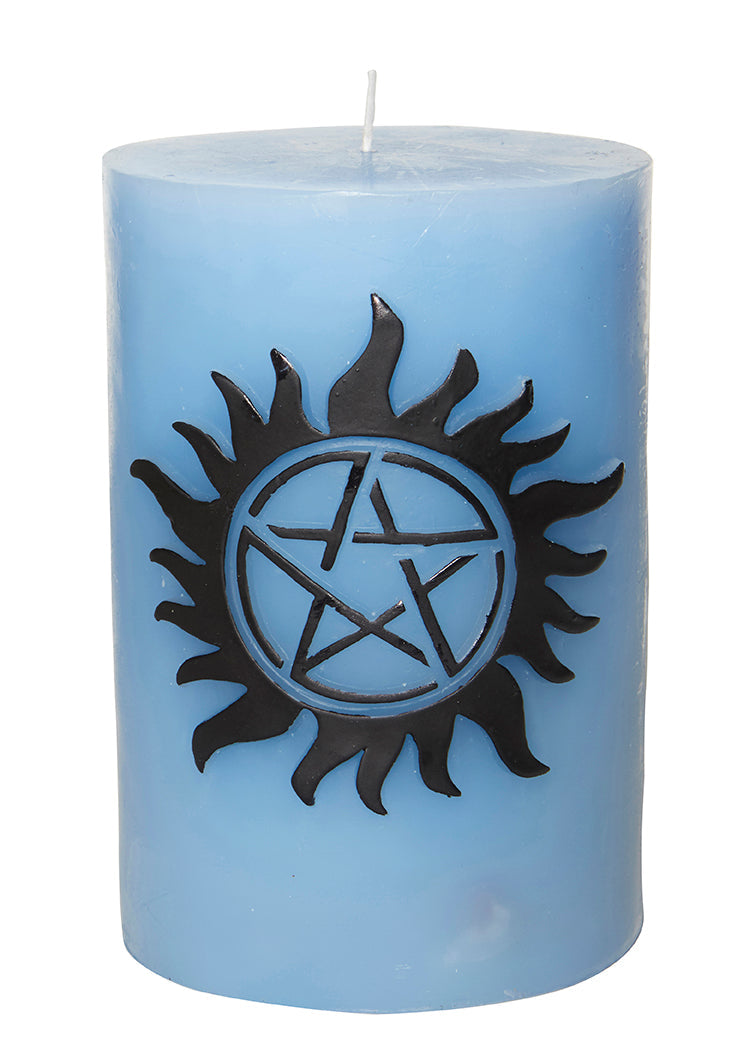 Insight Editions supernatural candle and tarot card deck bundle with candles, tarot cards, and mystical accessories inside.