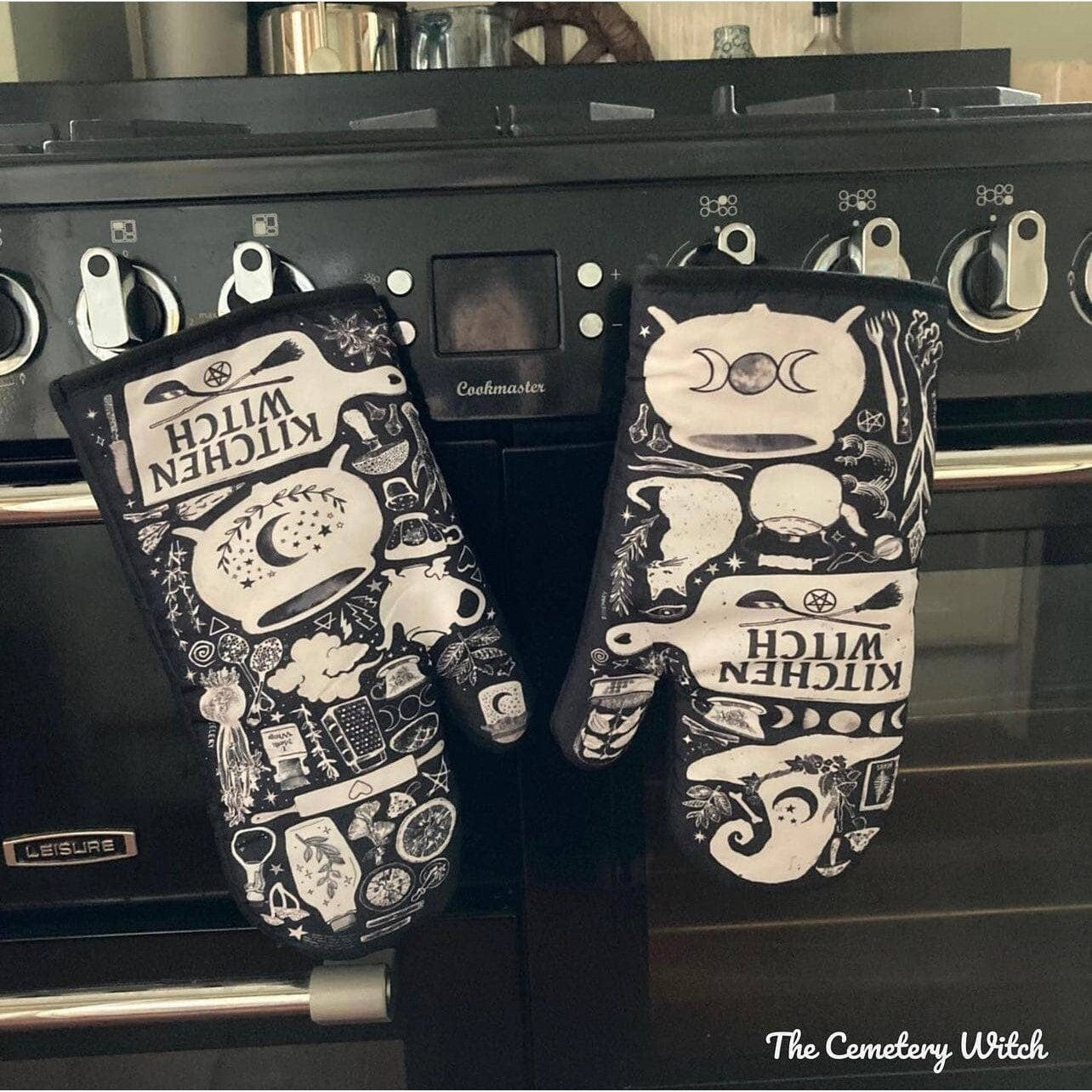 Set of 2 Kitchen Witch oven mitts and pot holders from The Bullish Store, hanging oven gloves with witch design, heat-resistant fabric