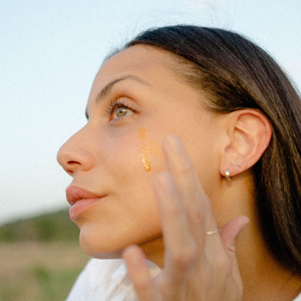 Application of Apoterra Sea Berry Balancing Facial Oil on clean skin, showcasing natural skincare for balanced, hydrated skin.