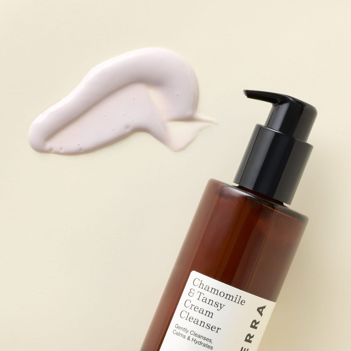 Apoterra Chamomile & Tansy Hydrating Cream Cleanser soap with chamomile and tansy for sensitive skin, creamy texture and gentle cleansing.