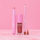 Beaut.beautyco. Spice Lip Lin'd pencil, close-up of deep red lip liner tip on a neutral background.