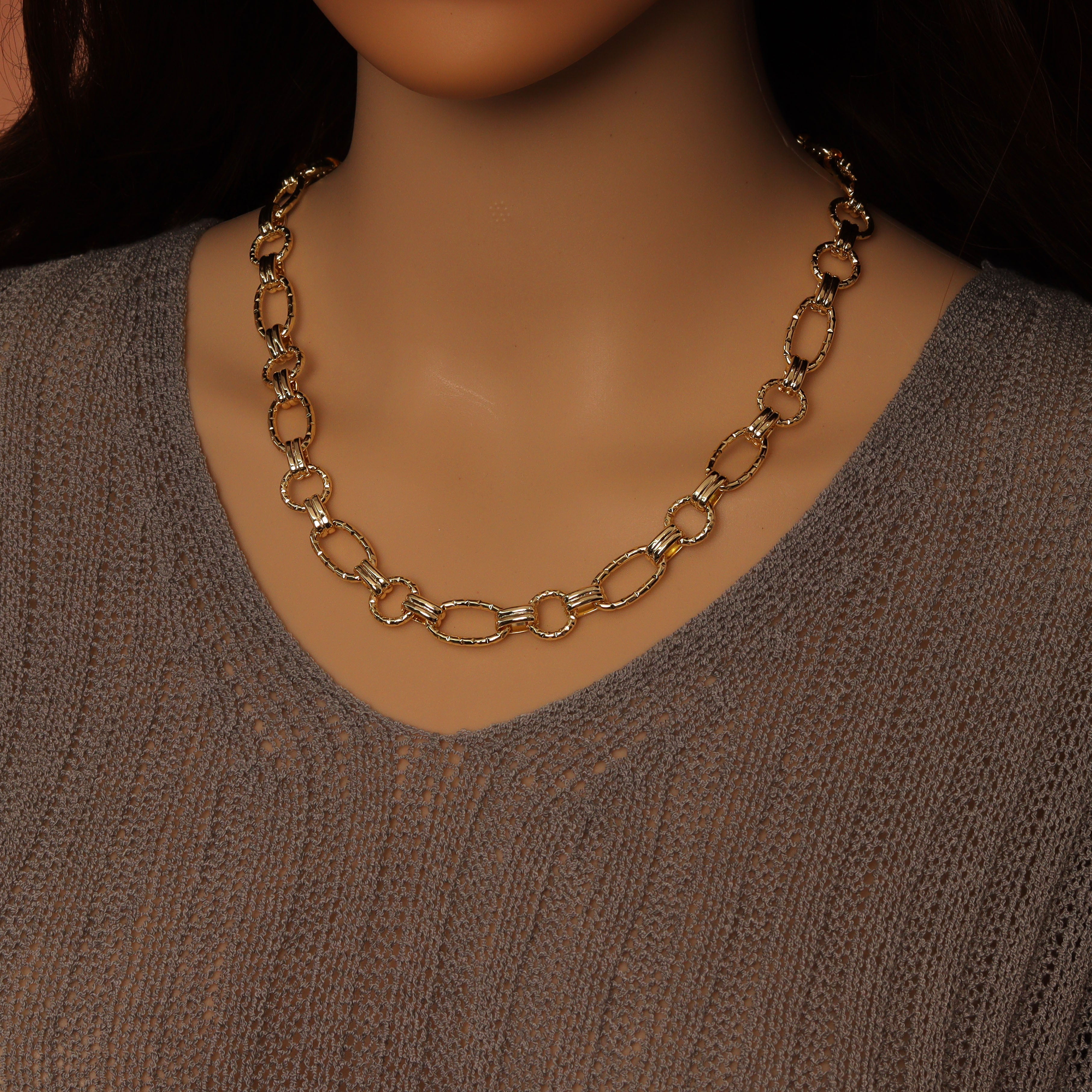 Wholesale Bestbeads&Beyond chunky round oval link chain, 1 ft, showing close-up of durable metal links.
