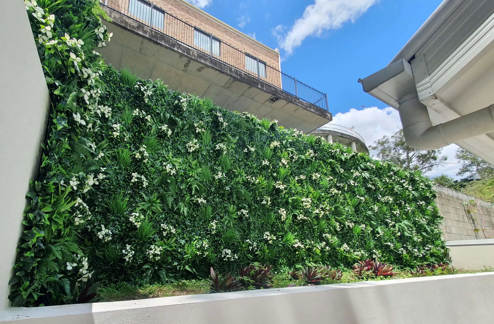 Small sample of Designer Plants USA Snowy White Vertical Garden panel showing artificial greenery and clean white design.