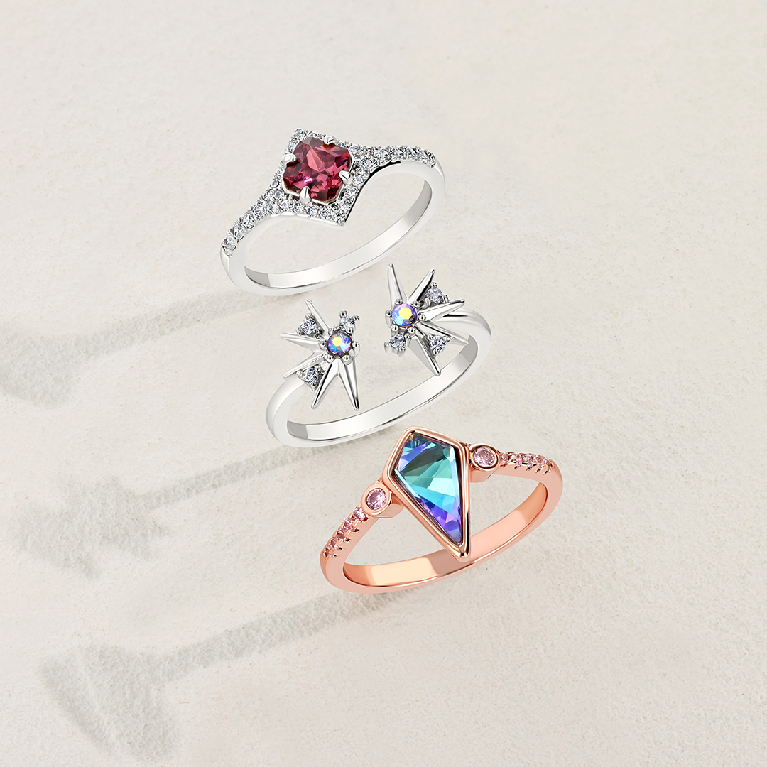 Fragrant Jewels candle and bath bomb bundle with a ring, featuring a rhodium-plated surprise in a luxury gift set.