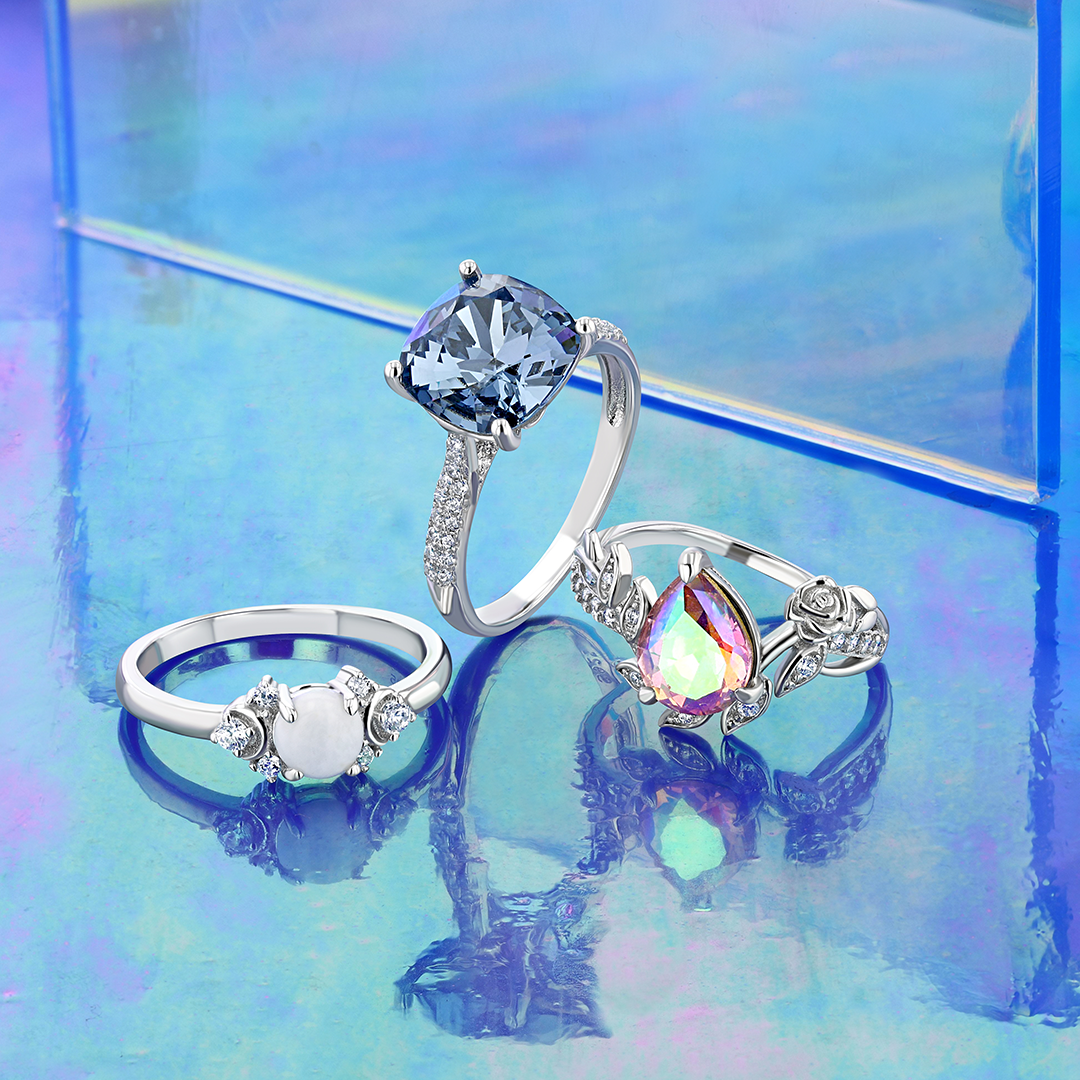 Fragrant Jewels candle and bath bomb set with a ring surprise, featuring a rhodium-plated ring in the bath bomb.