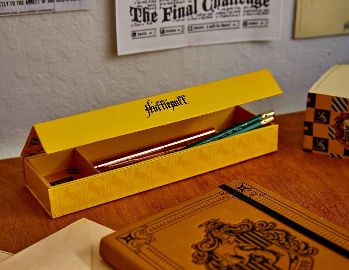 Harry Potter Hufflepuff magnetic pencil box with house crest and yellow accents, ideal for organizing stationery.