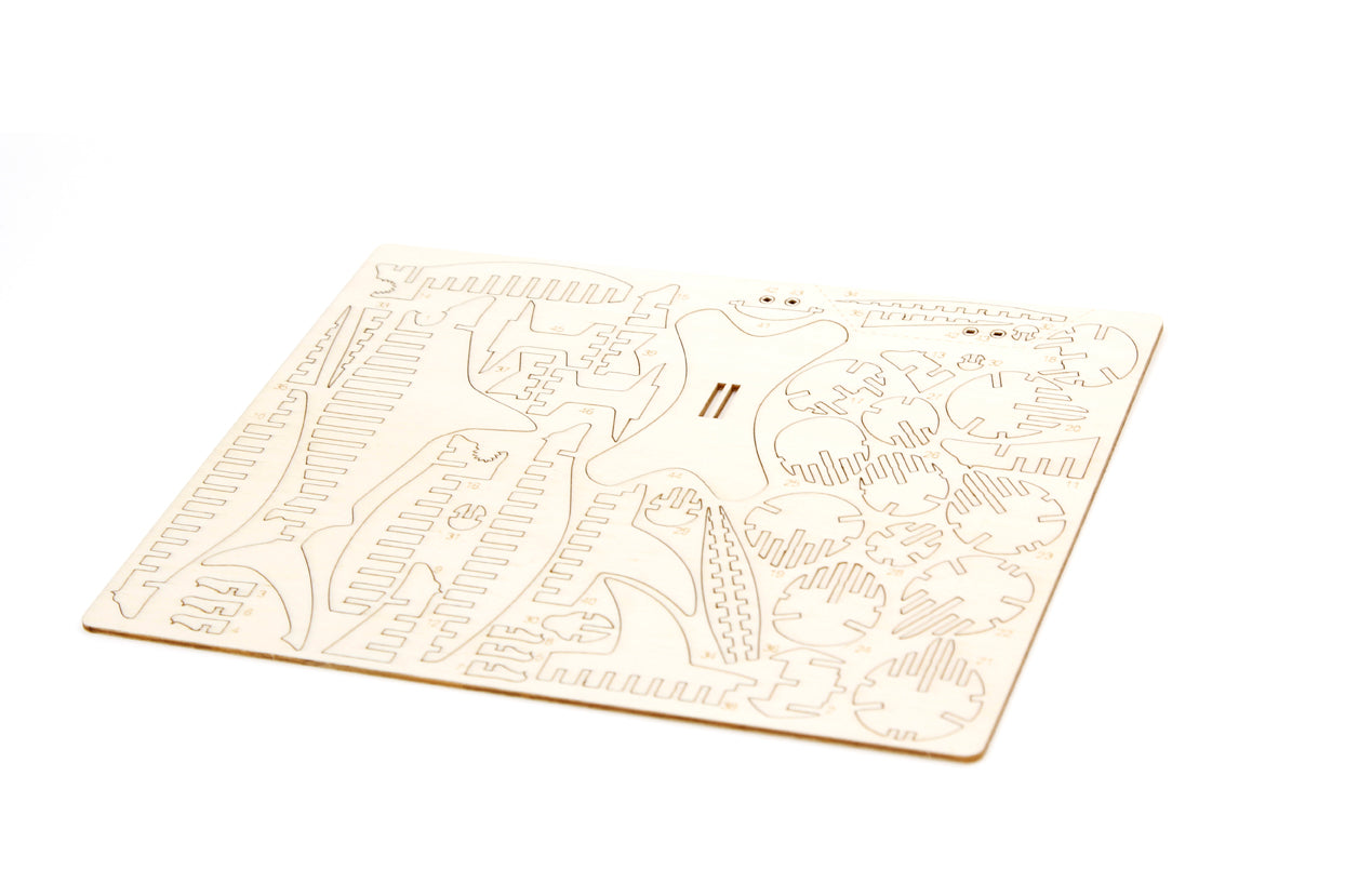 IncrediBuilds Shark animal collection kit by Insight Editions, featuring a detailed shark model for gift or stationery use.
