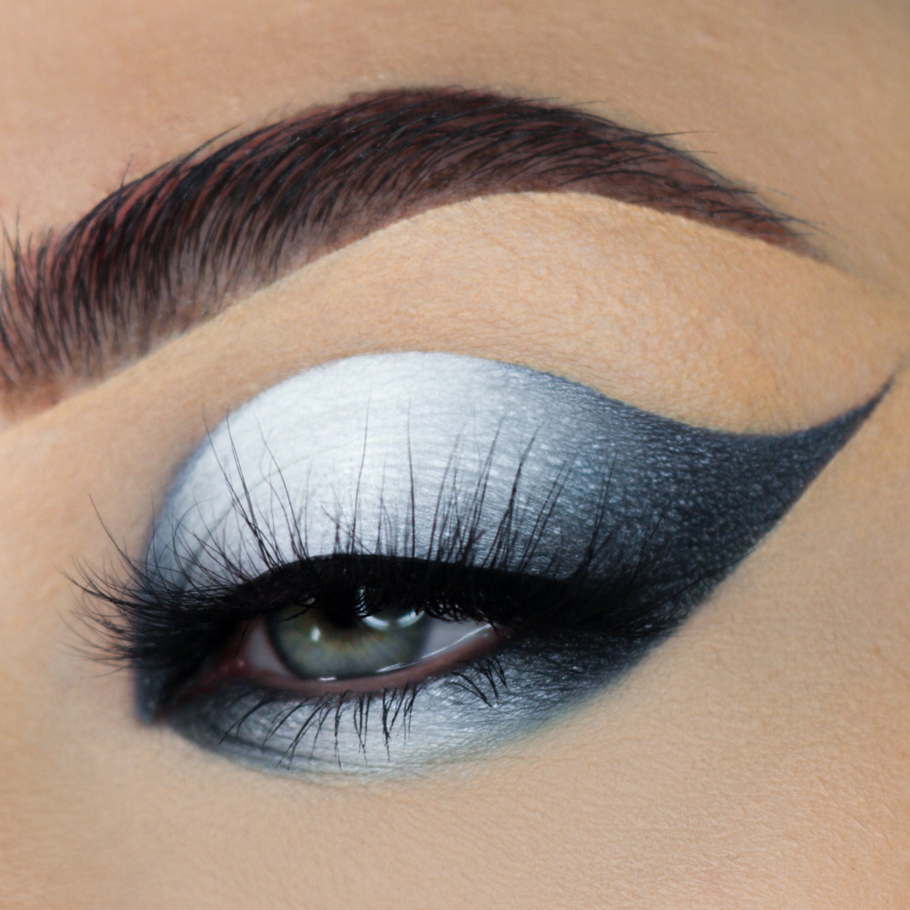 Makeup A Murder, INC Poison Pigment Collection Shimmer Mustard Gas master makeup pigment with mustard yellow shimmer.