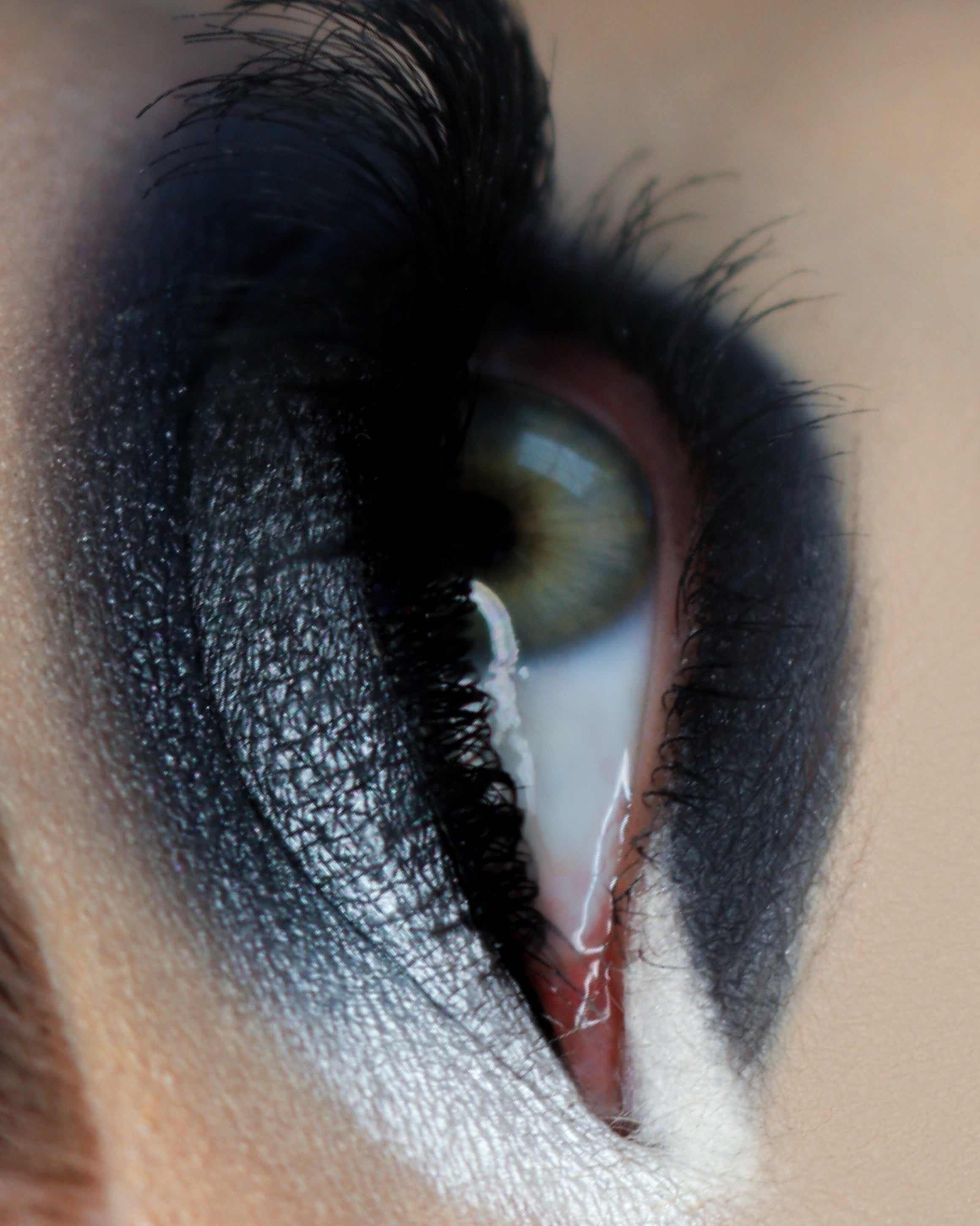 Makeup A Murder Inc Poison Pigment Collection Shimmer Mustard Gas master makeup pigment with a vibrant, shimmering mustard color.