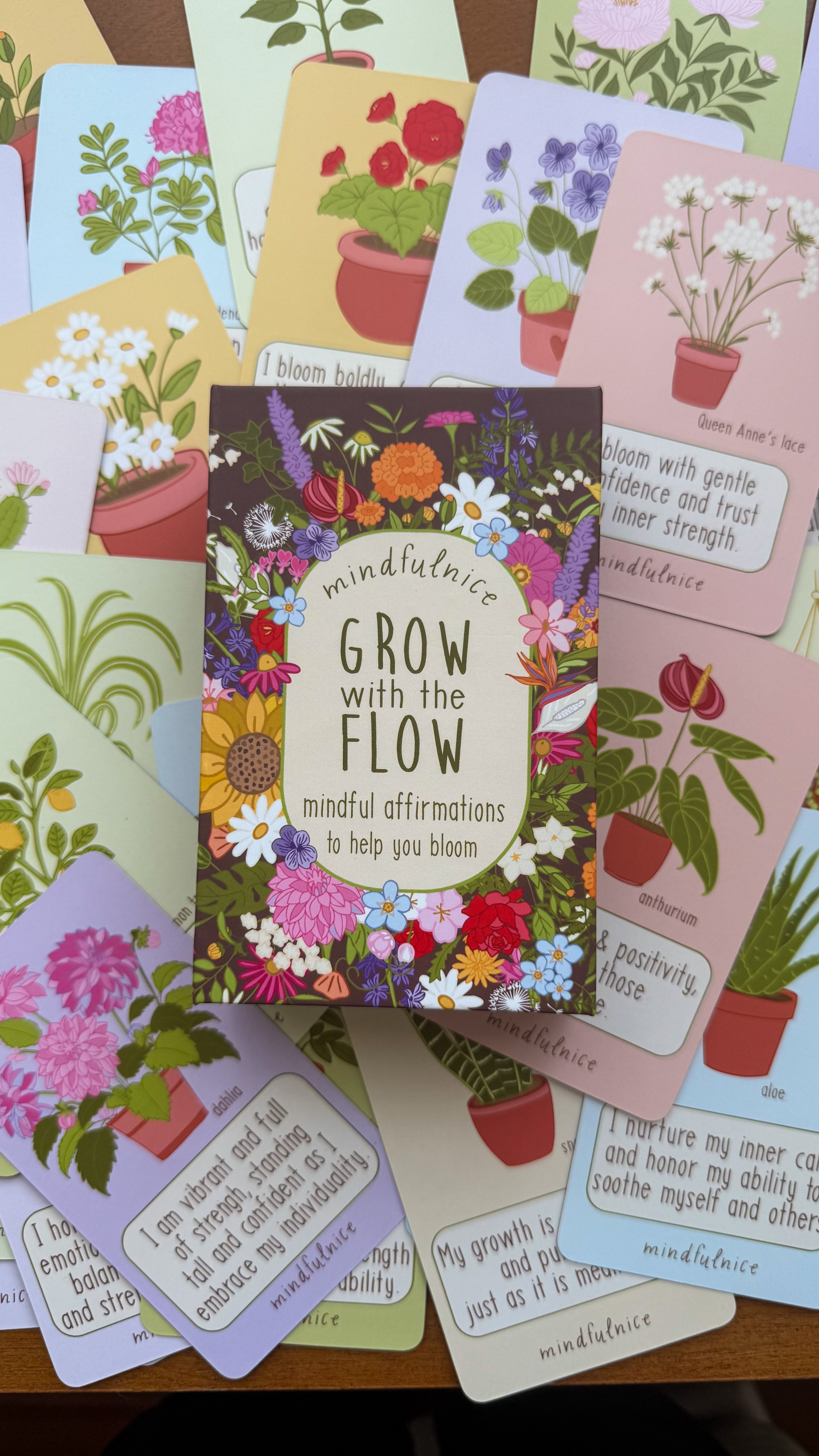 Mindfulnice Grow With The Flow affirmation cards from the mindful-deck set, featuring inspiring positive affirmations on colorful cards.