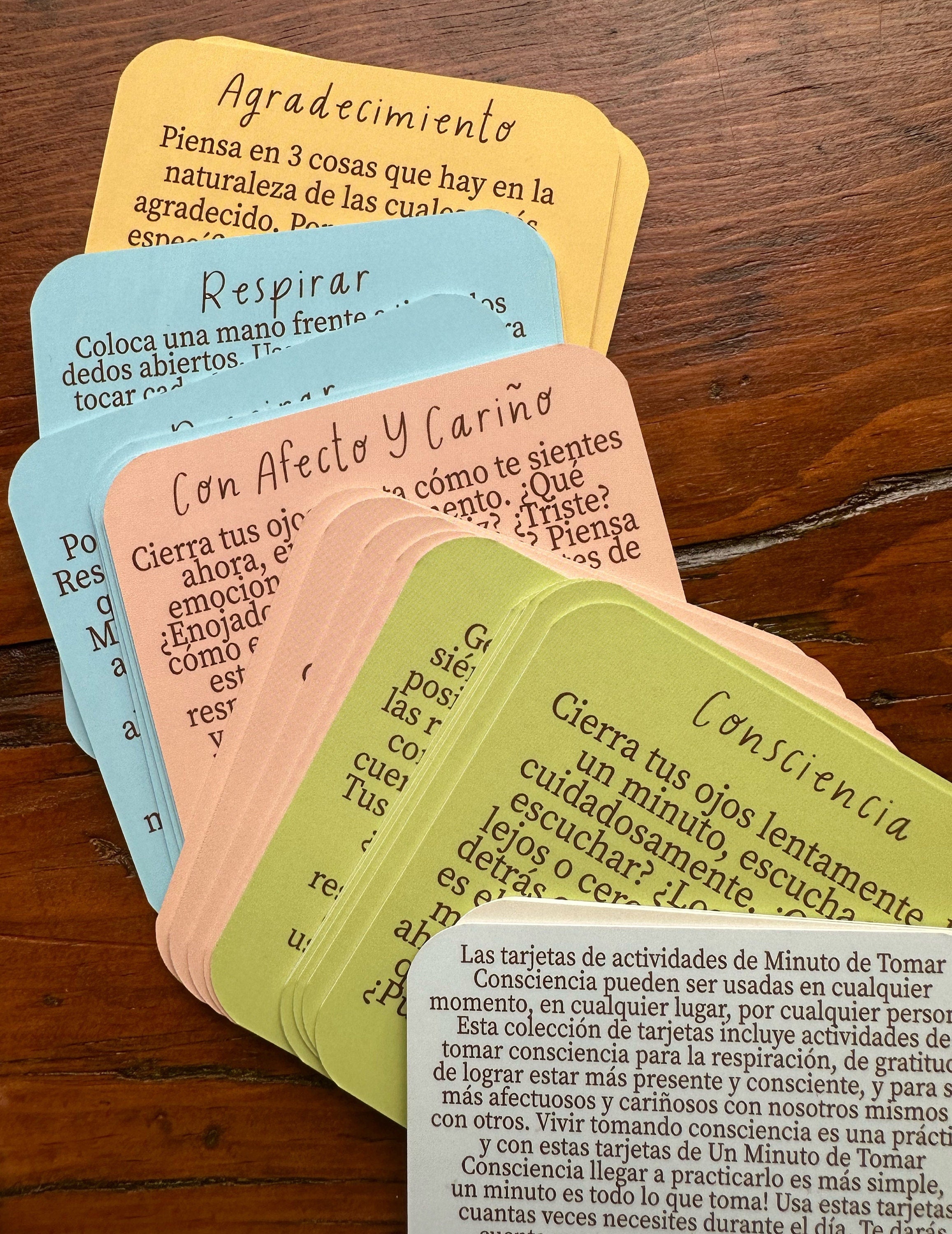 Mindfulnice Mindful Minute Activity Cards in Spanish, a mindful deck for relaxation and mindfulness practice.
