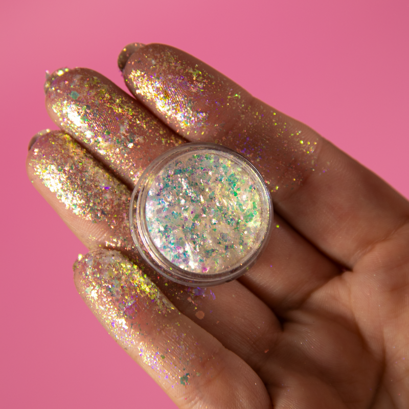 NABA Cosmetics USA Flake Ninfa eyeshadow with shimmering pink and gold tones, close-up of the colorful makeup product.