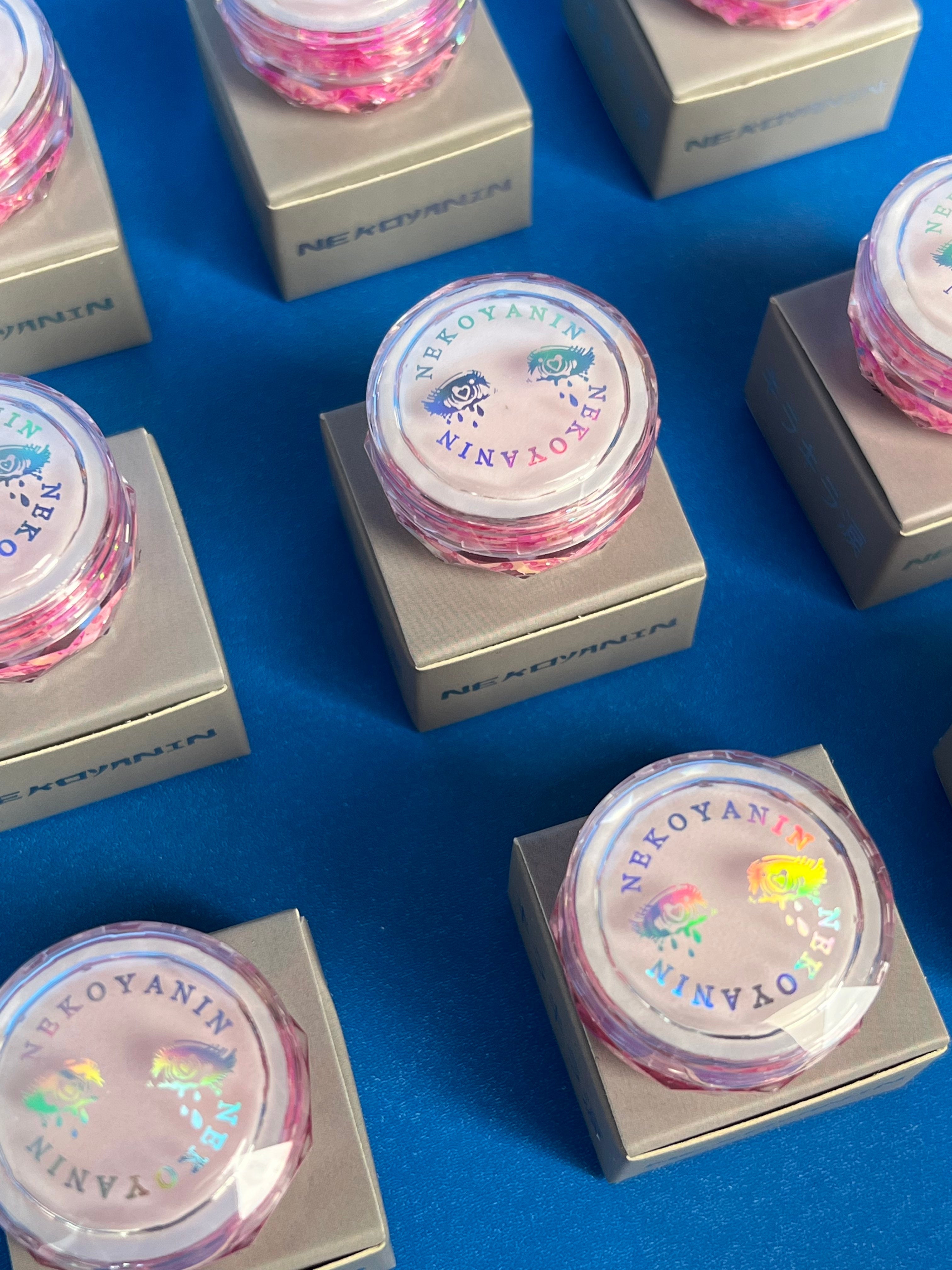 Nekoyanin Gel Glitter Tears in 24K gold, shimmering gel with glittery tears for creative makeup or nail art.