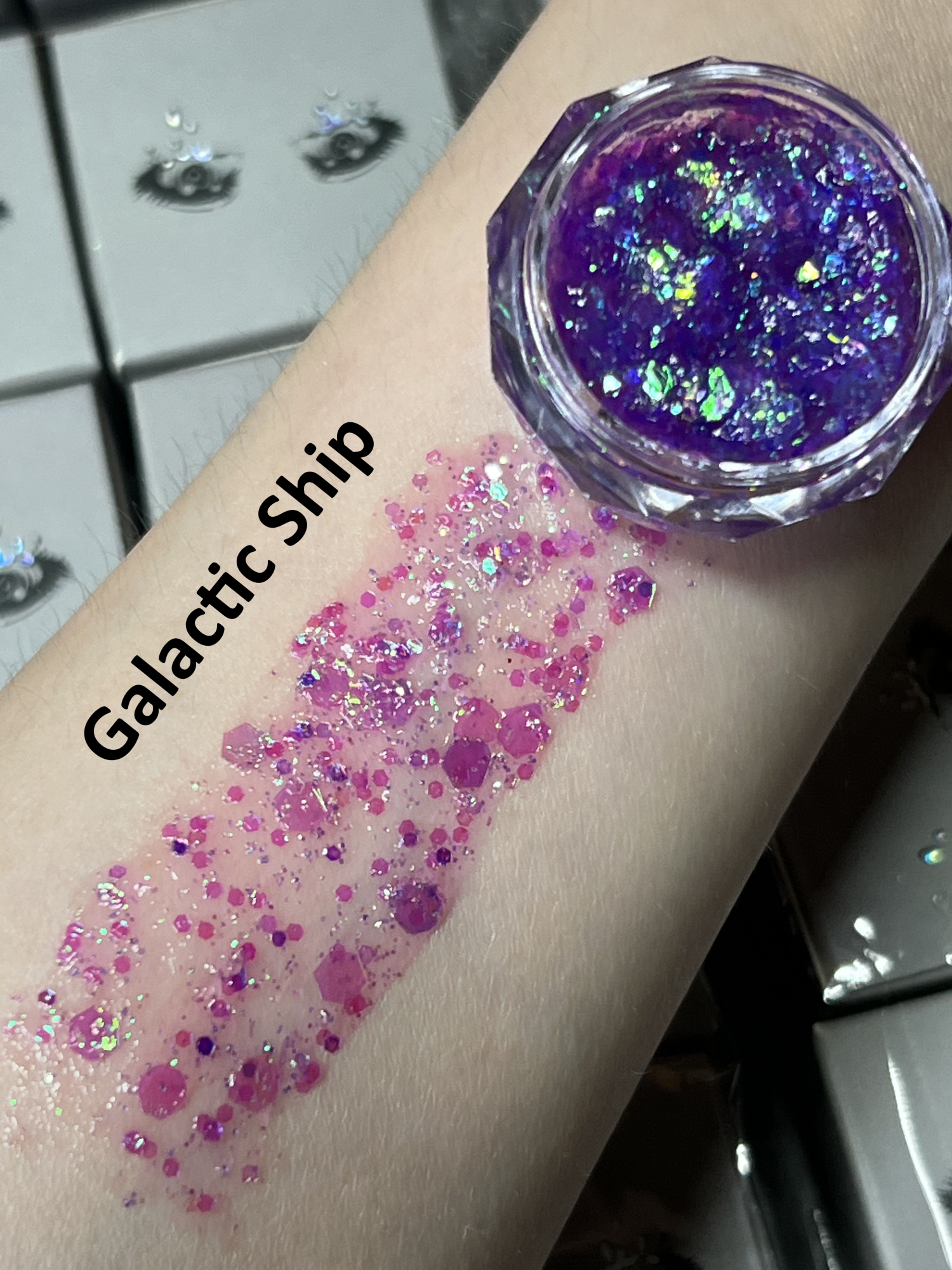 Nekoyanin Gel Glitter Tears in a small jar with sparkling, colorful glitter tears for decorative nail art and creative designs.