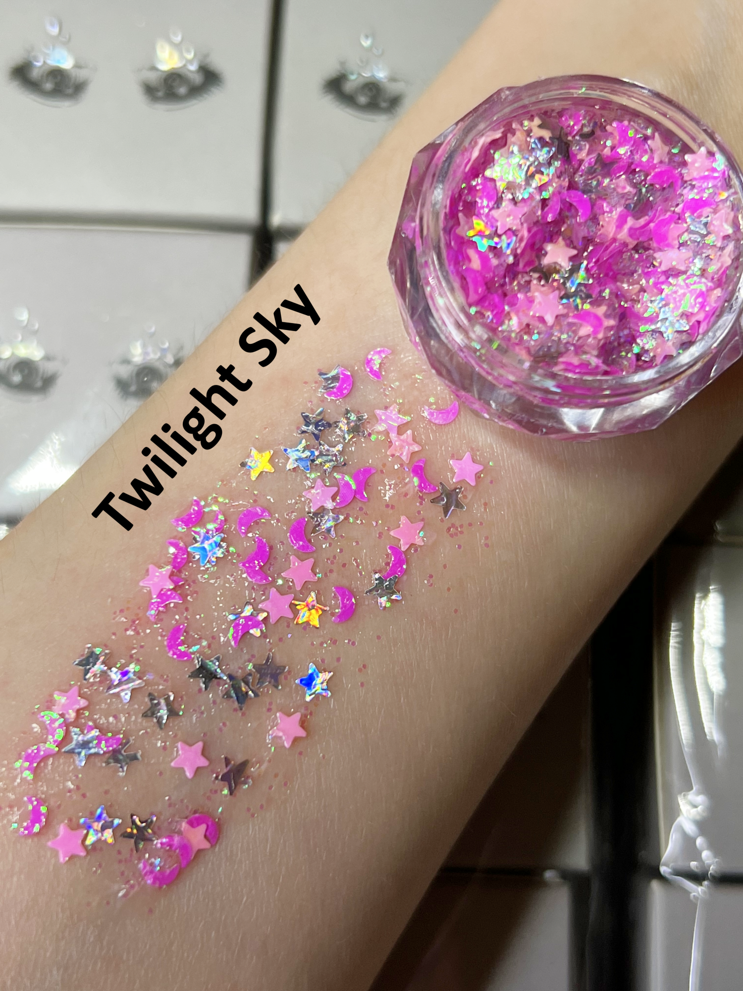 Nekoyanin Gel Glitter Tears in a small jar with shimmering gold glitter, perfect for nail art and creative designs.