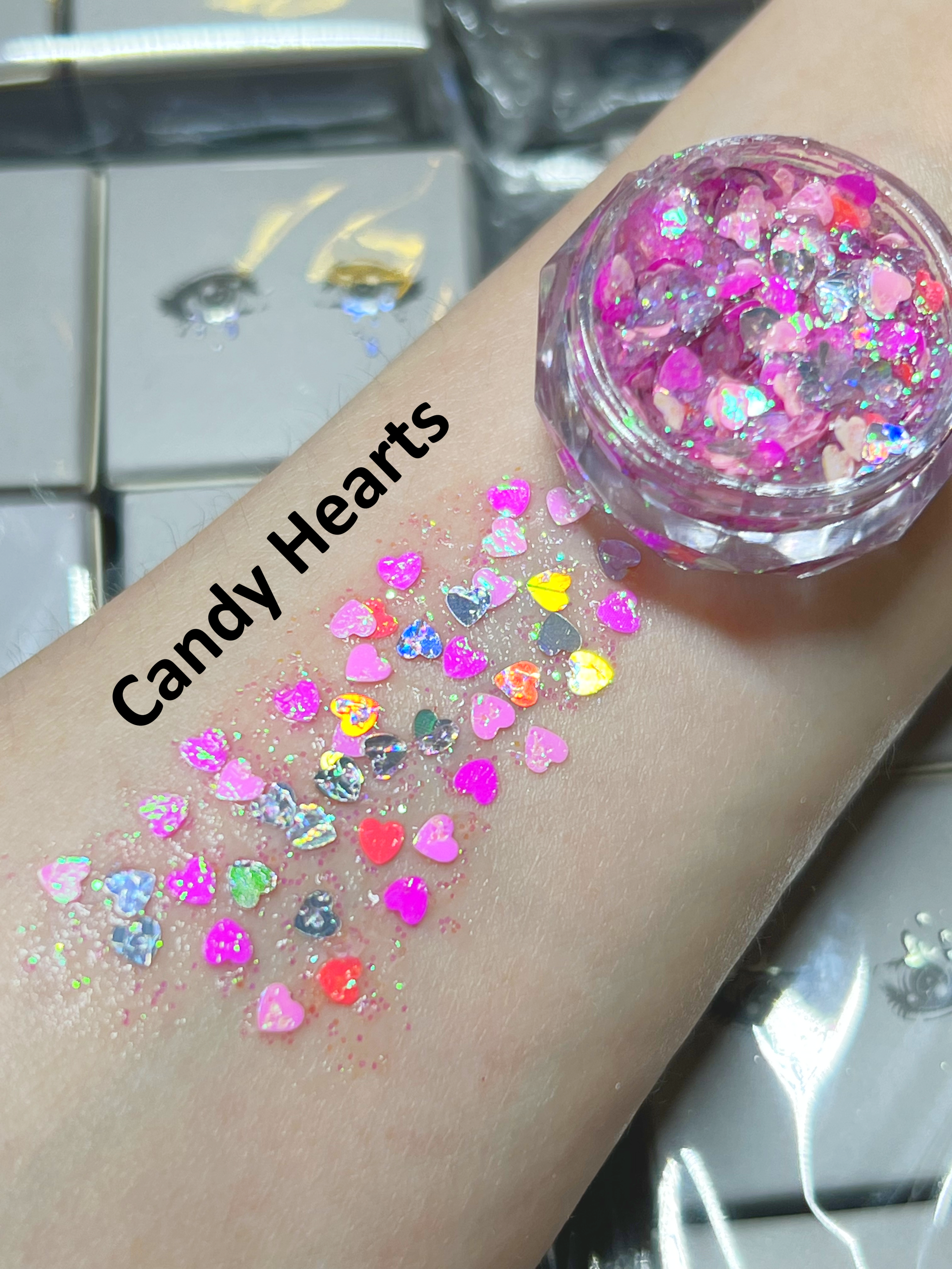 Nekoyanin Gel Glitter Tears in a small jar with shimmering gold glitter, perfect for nail art and decorative makeup.