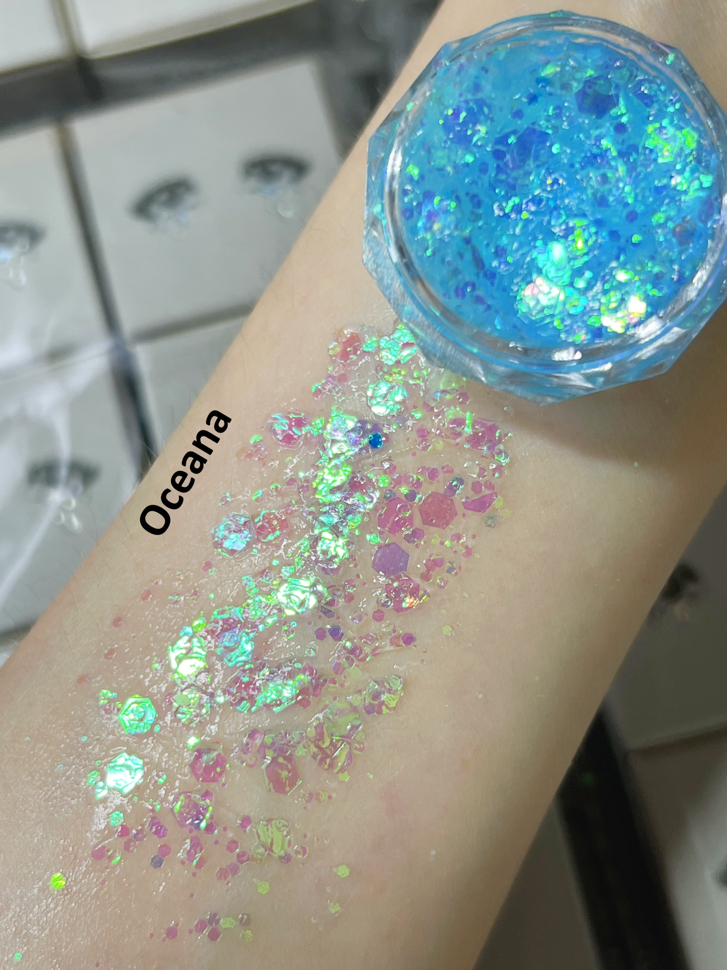 Nekoyanin Gel Glitter Tears in a jar with shimmering gold glitter, perfect for creative makeup and special effects.
