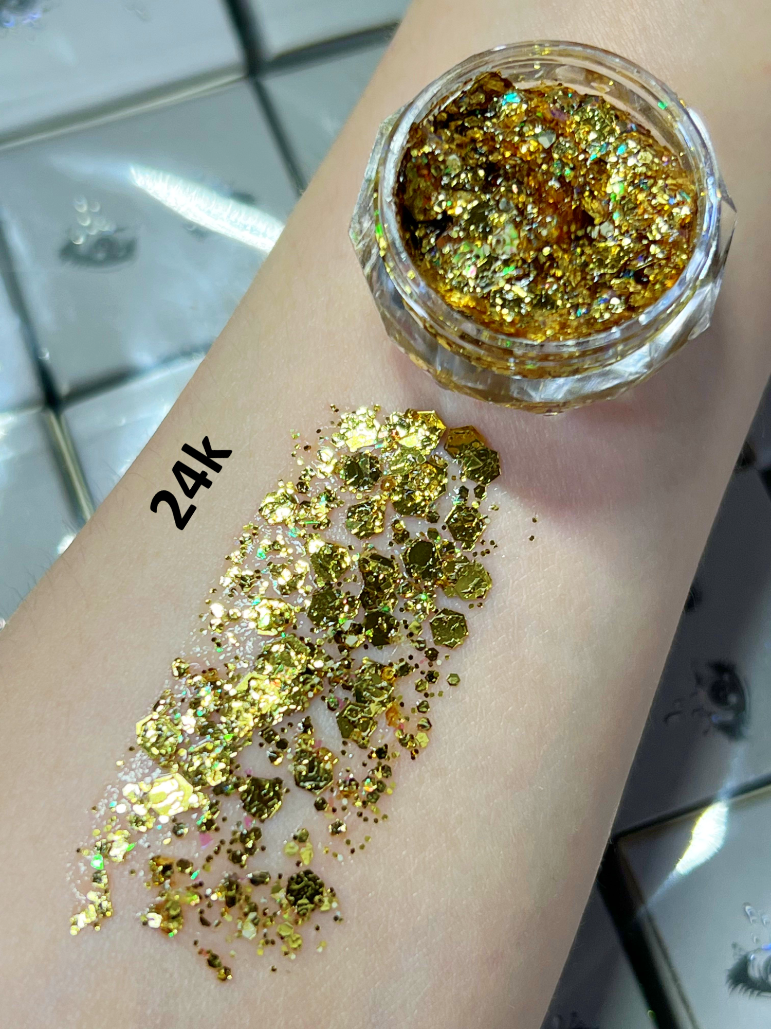 Nekoyanin Gel Glitter Tears in a small jar with shimmering gold glitter, perfect for makeup and creative nail art designs.