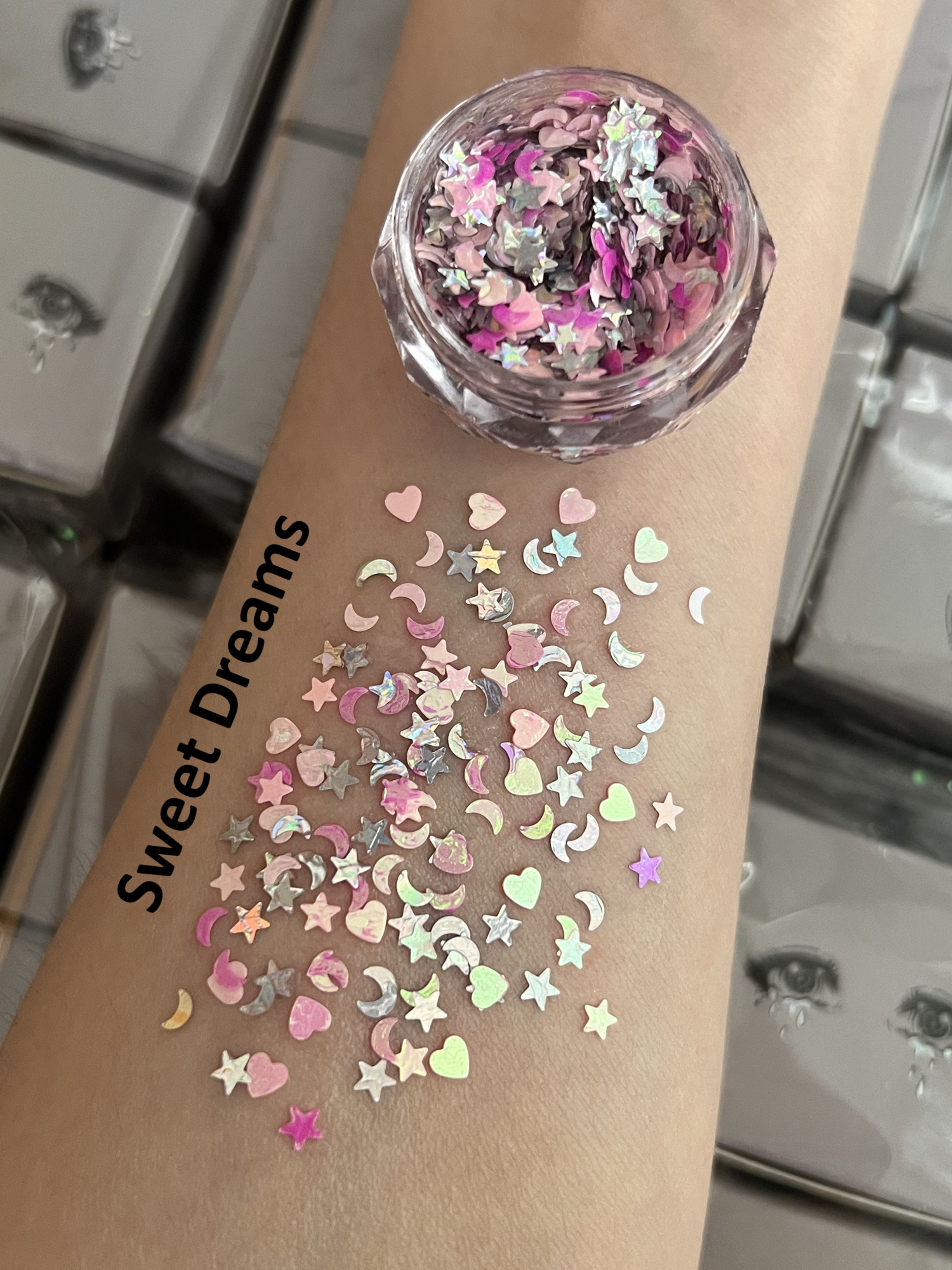 Nekoyanin Gel Glitter Tears in a clear jar with shimmering gold glitter, showcasing the sparkling gel product.