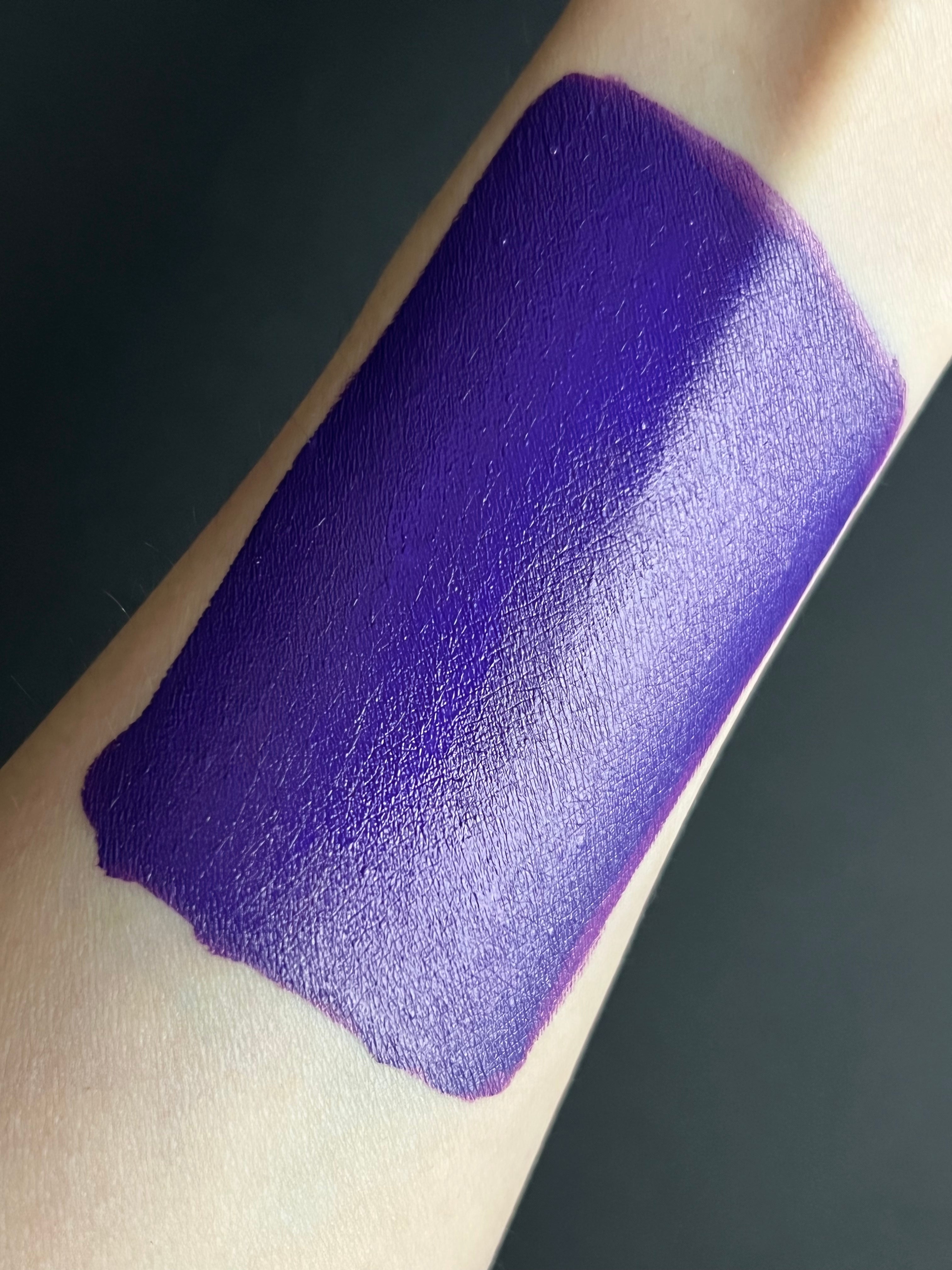 Indigo purple water-activated graphic eyeliner from Nekoyanin, shown with a bold, artistic design on the eye.