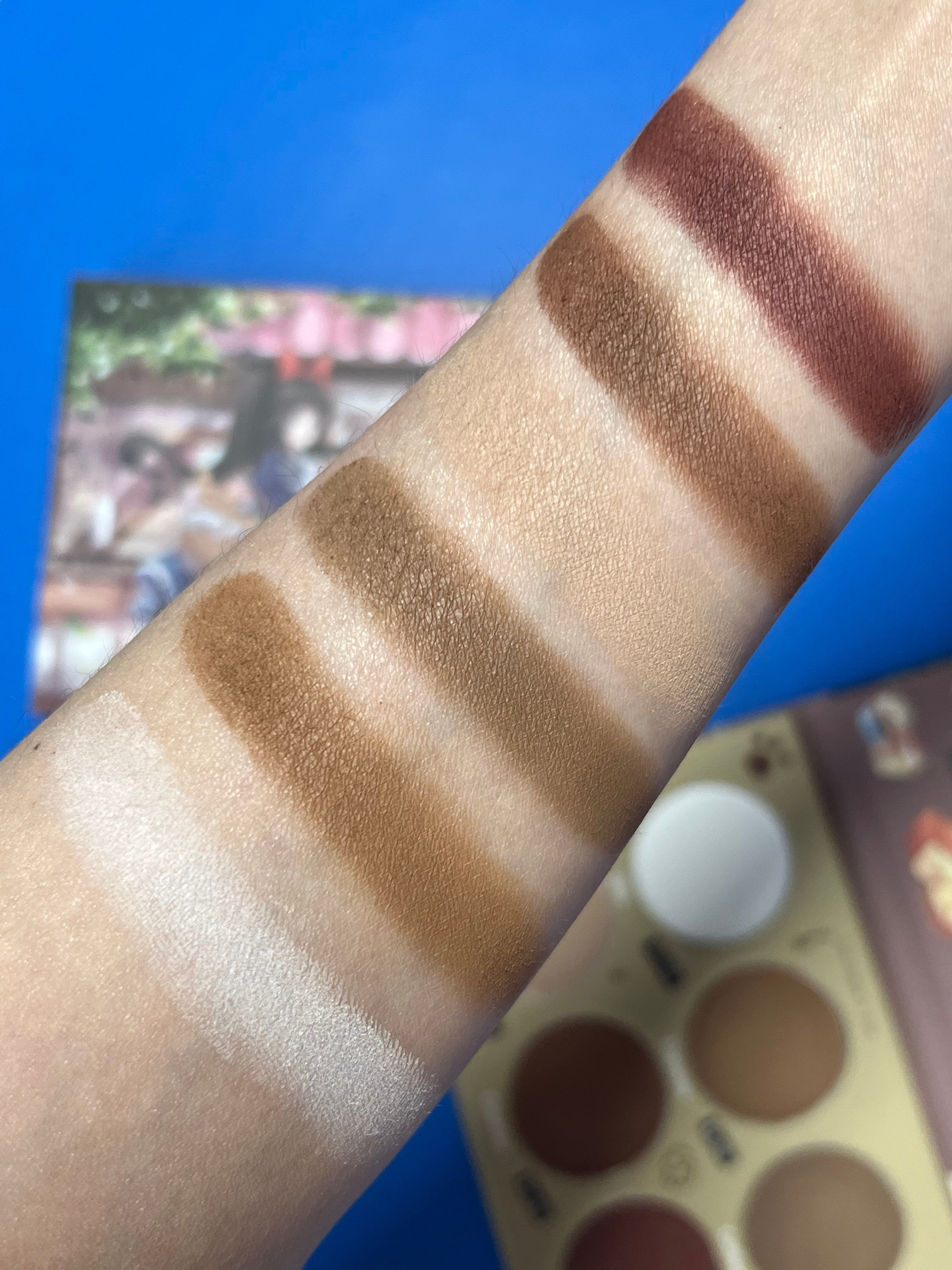 Nekoyanin Bakery Contour Palette with multiple shades for face contouring and highlighting, displayed in an open compact.