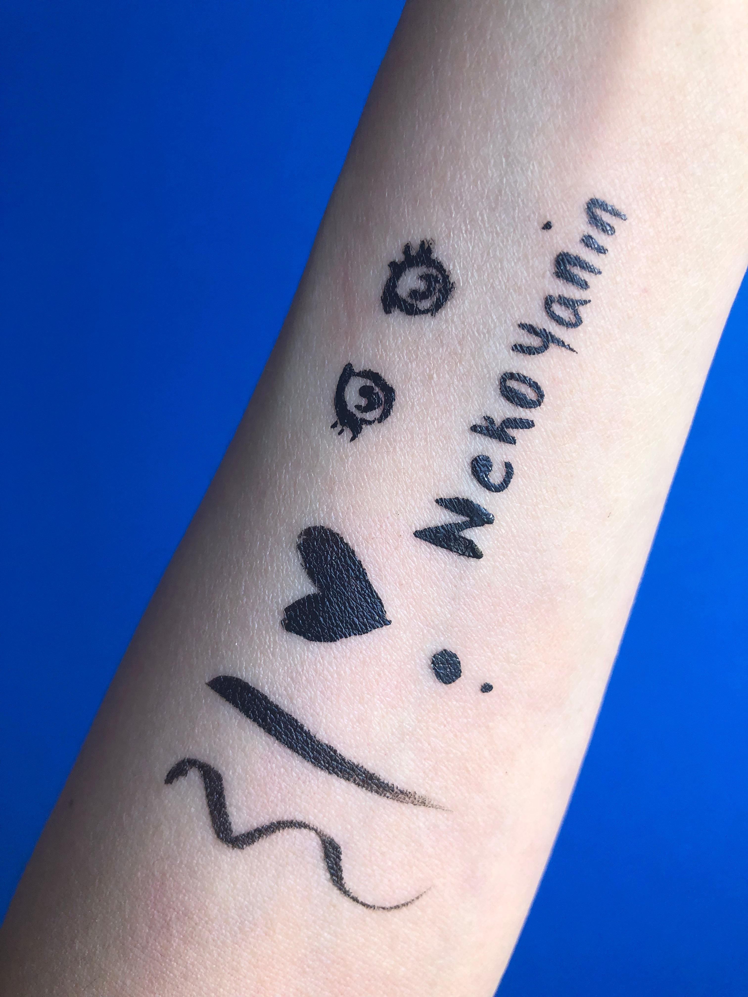 Nekoyanin Gamer Girl adhesive eyeliner with bold black design and playful graphics, perfect for a fun gaming-inspired look.