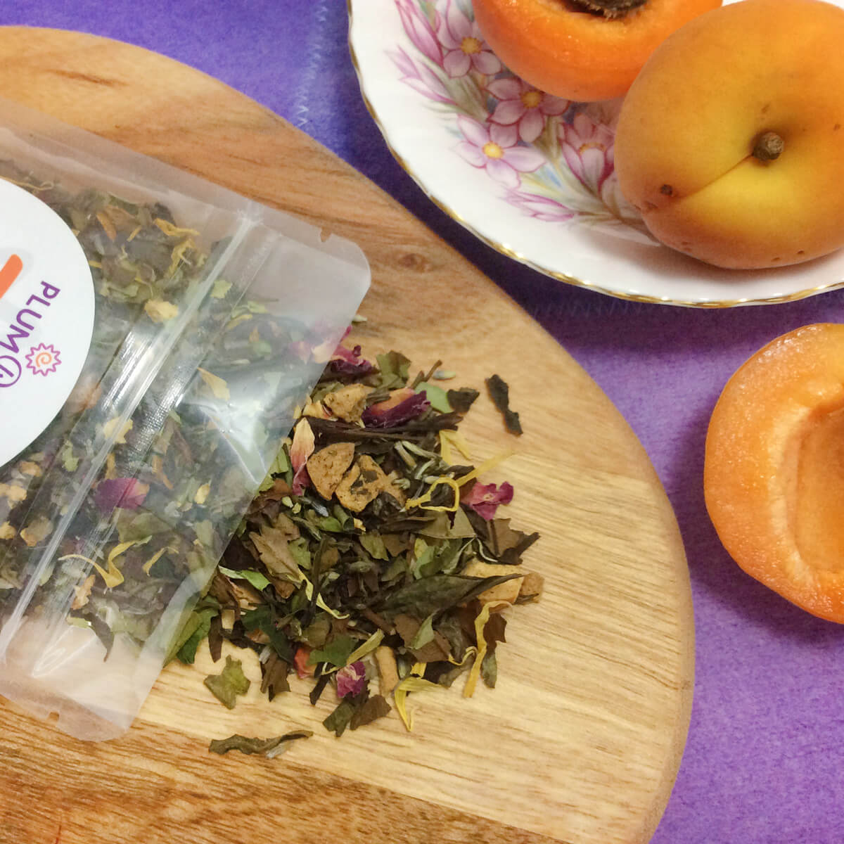 Lavender Daydream White Tea by Plum Deluxe with mango, peach, and floral notes, displayed in a clear tea cup.