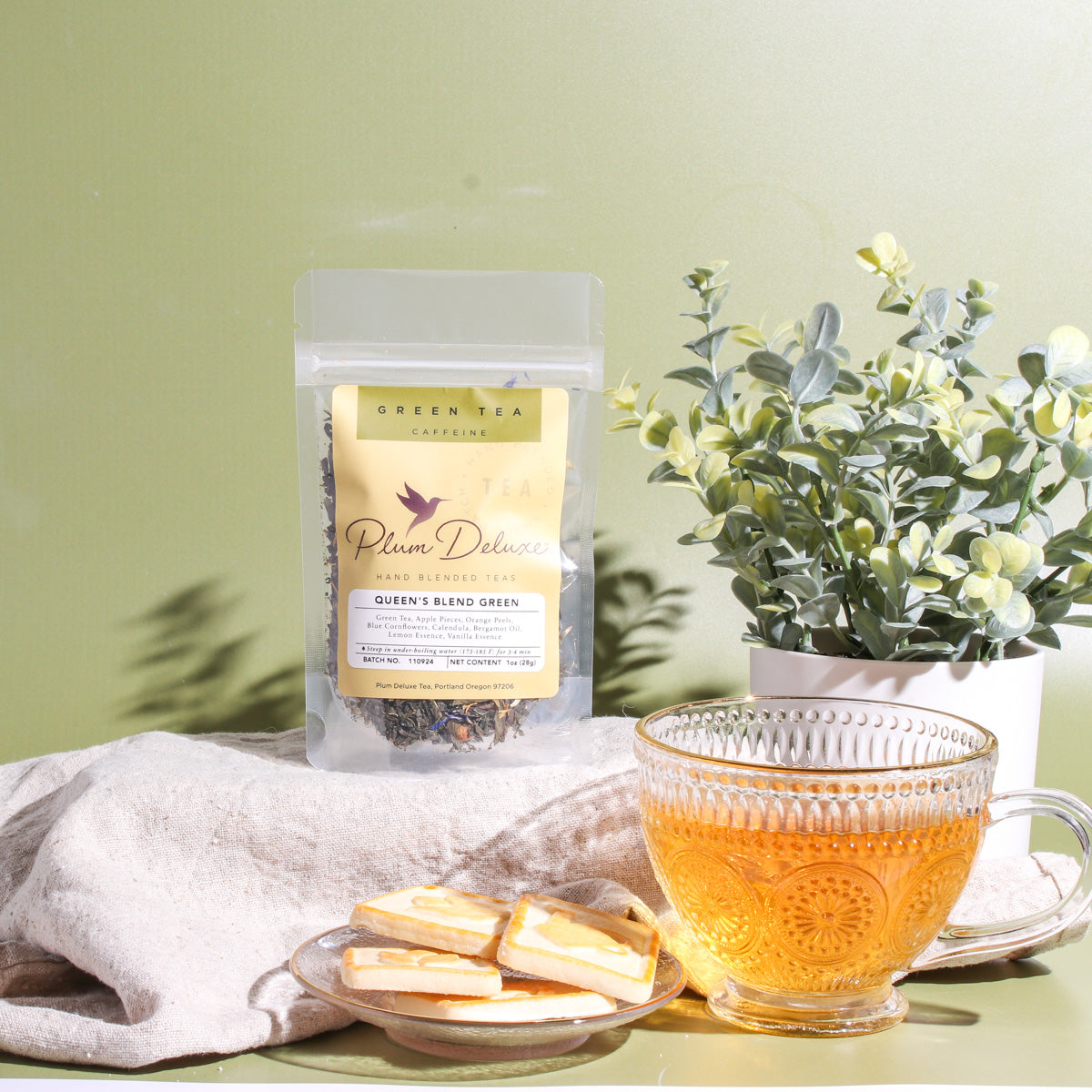 Queen's Blend Green Tea with Lemon Crème Earl Grey by Plum Deluxe Tea, featuring fresh lemon flavor and aromatic Earl Grey notes.