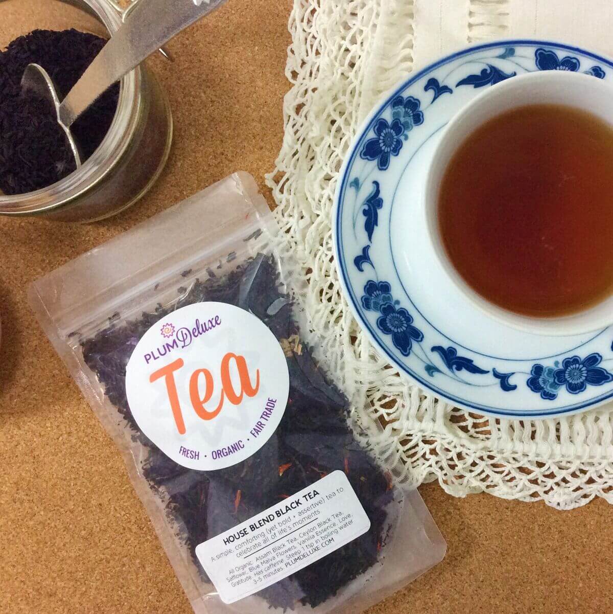 Plum Deluxe House Blend Black Tea with creamy vanilla flavor, English breakfast style, in a 1 oz package.