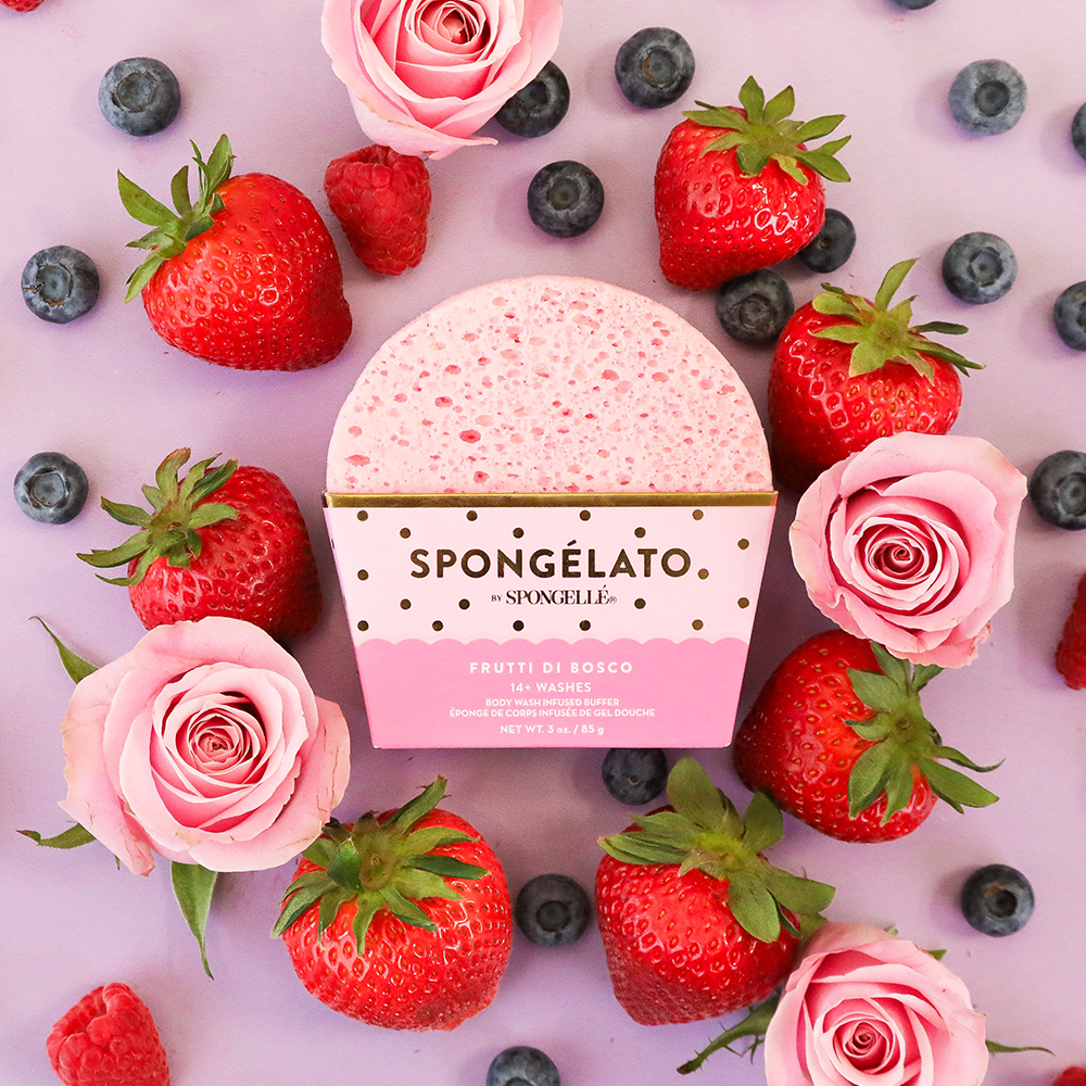 Spongellé Frutti di Bosco Body Wash Infused Buffer with vibrant purple and green sponge for cleansing and exfoliating skin naturally.