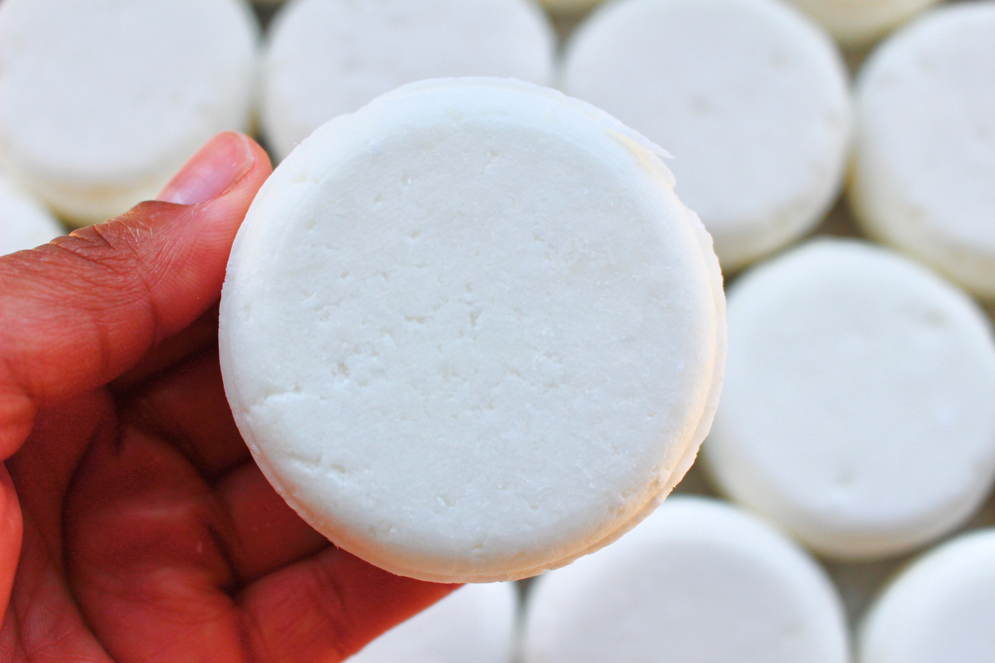 Tingling Tea Tree & Peppermint Shampoo Bar by The Earthly Alternative, with natural ingredients and refreshing herbal scent.