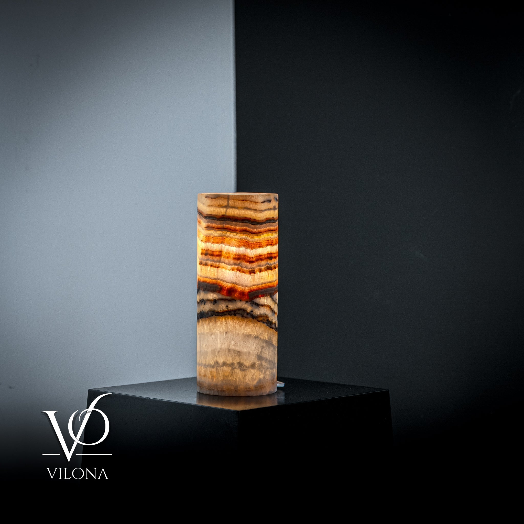 Vilona Onyx Sahara Onyx Desk Lamp with cylindrical shape, featuring a sleek black and gold finish on a modern table lamp.