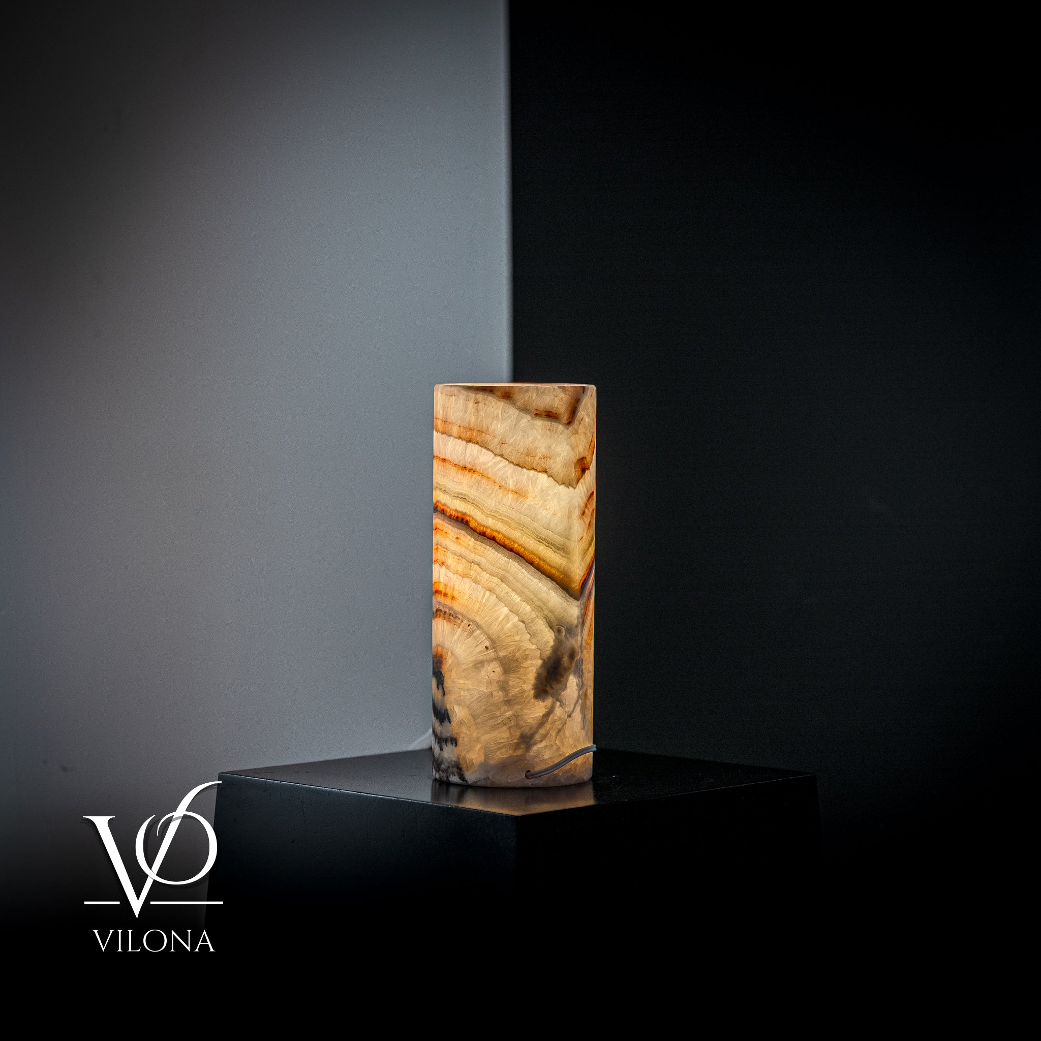 Vilona Onyx Sahara Onyx desk lamp with cylindrical design, featuring a black and white patterned onyx base and modern style.