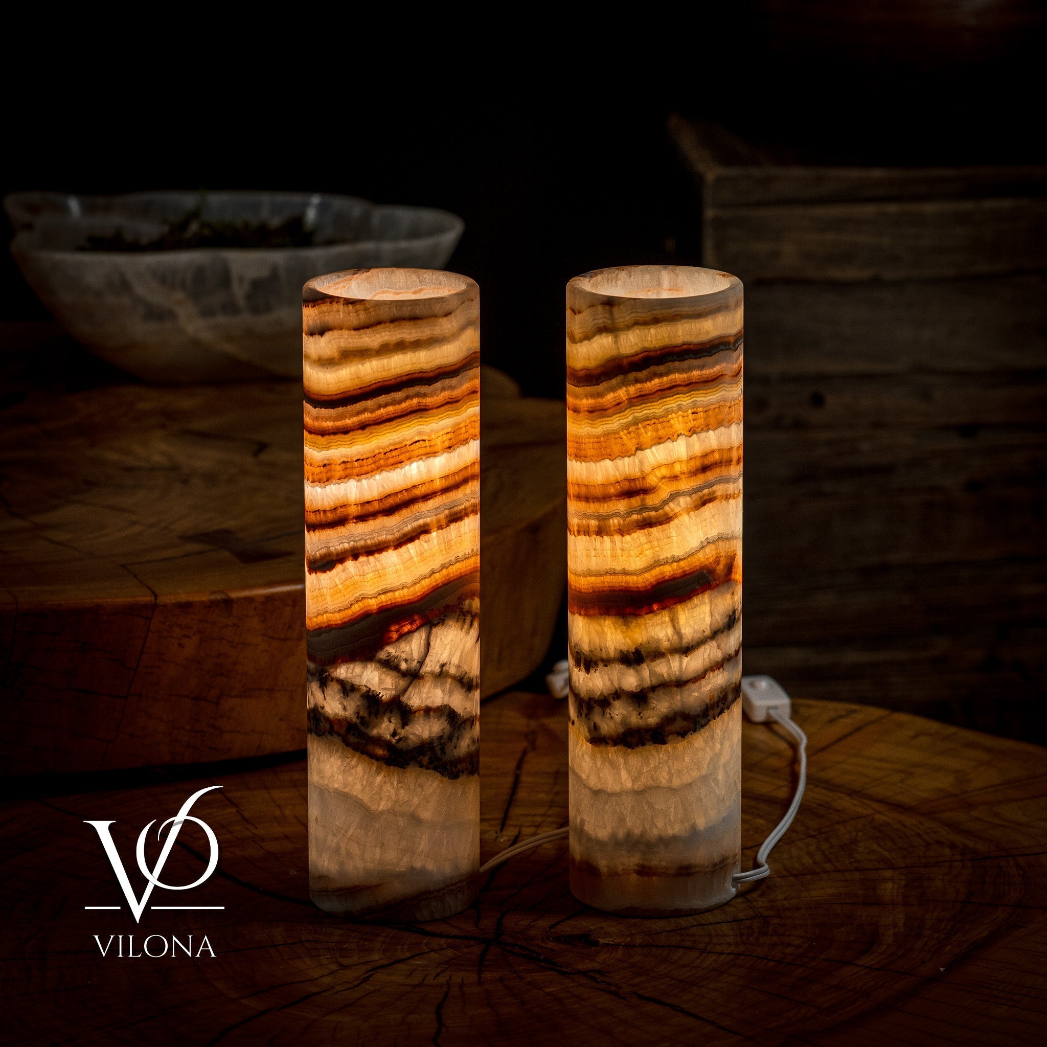 Pair of Sahara Onyx Vilona Onyx desk lamps with cylindrical design, perfect for elegant table lighting in modern interiors.