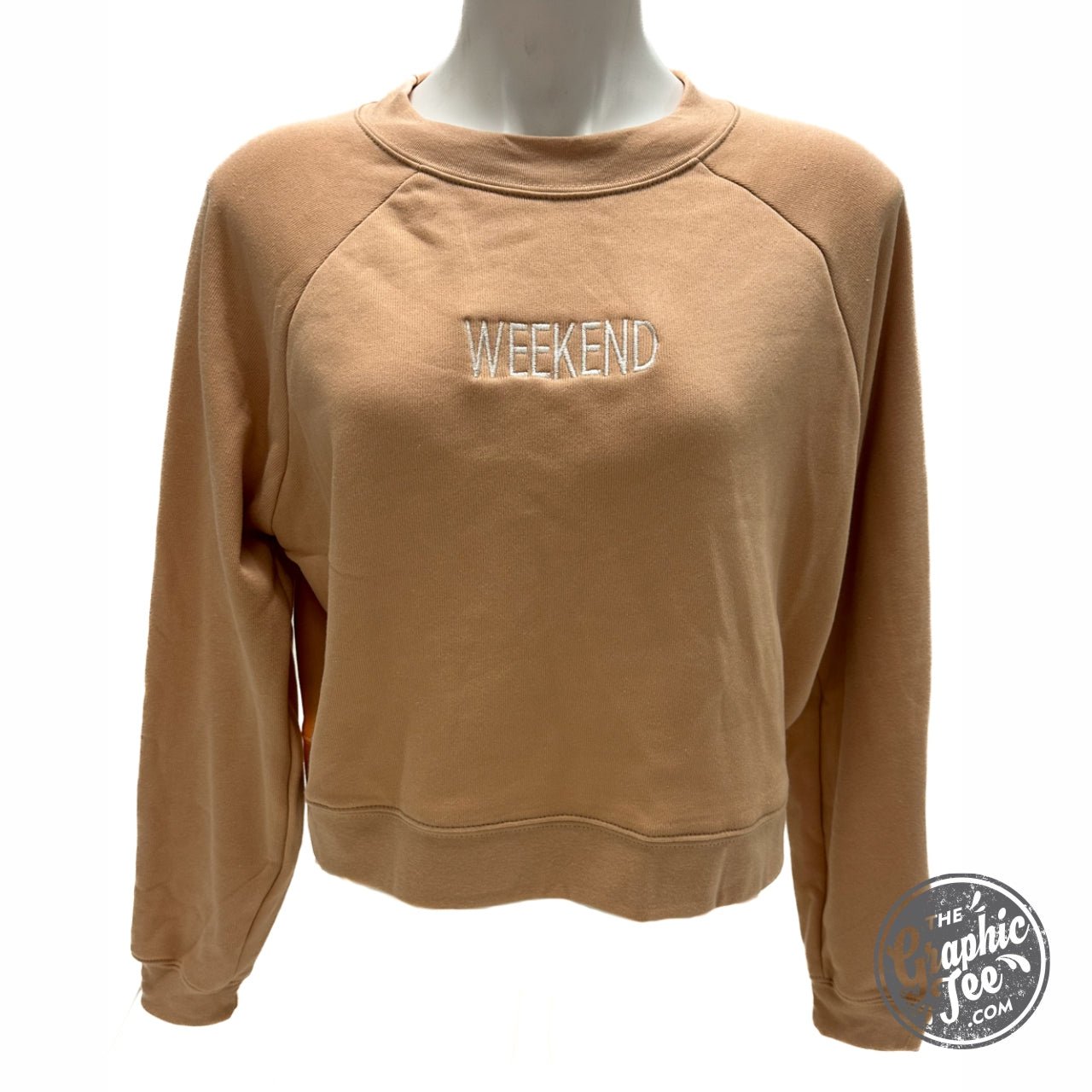 Light blue embroidered women's cropped raglan fleece sweatshirt with long sleeves, casual and comfortable for weekend wear.